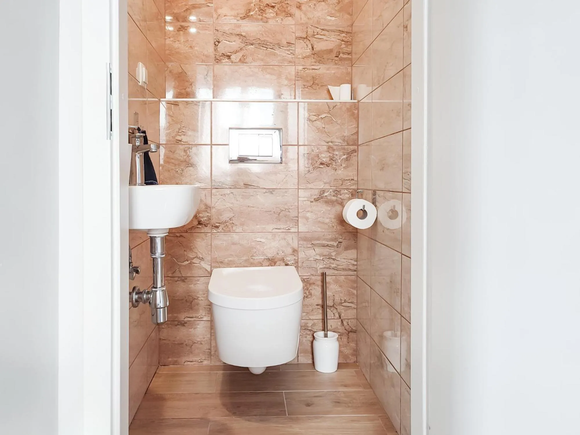 Toilet in Apart Rooms by Apart Hostel S8