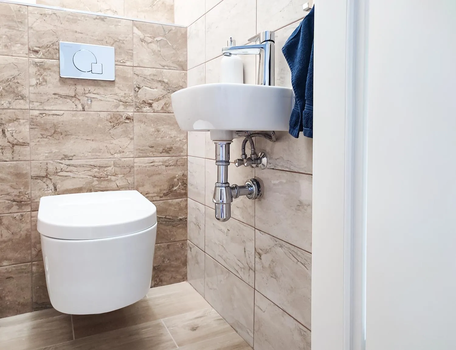 Toilet in Apart Rooms by Apart Hostel S8