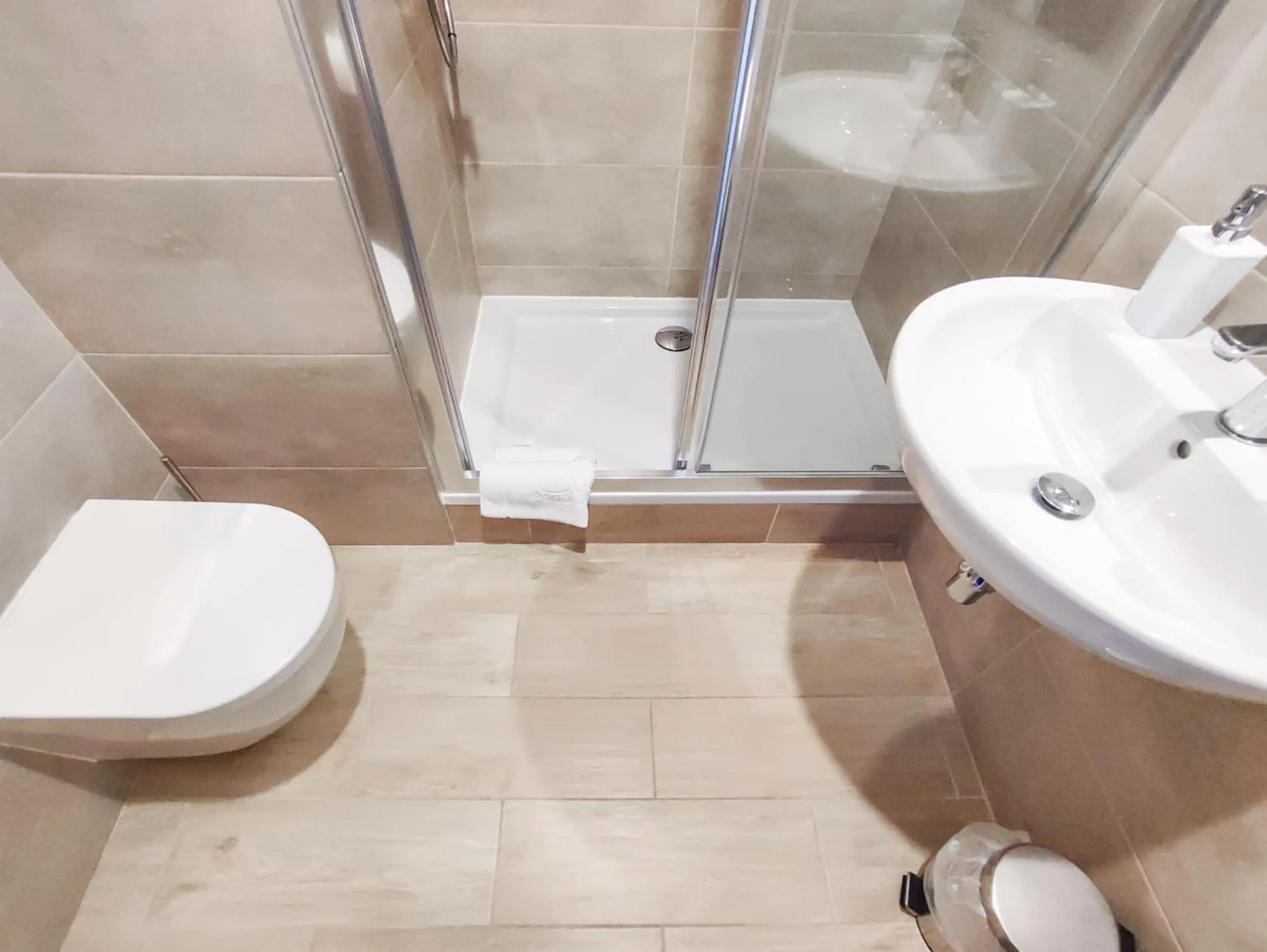 Shower in Apart Rooms by Apart Hostel S8