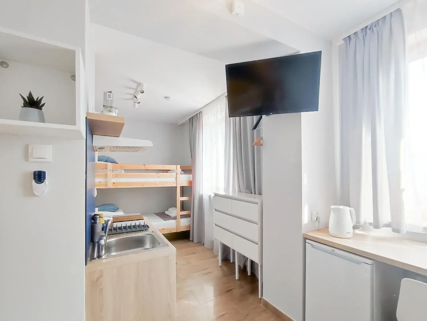 Quadruple Room with Private Bathroom - single occupancy in Apart Hostel S8 Quadruple Room with Private Bathroom - single occupancy in Apart Hostel S8