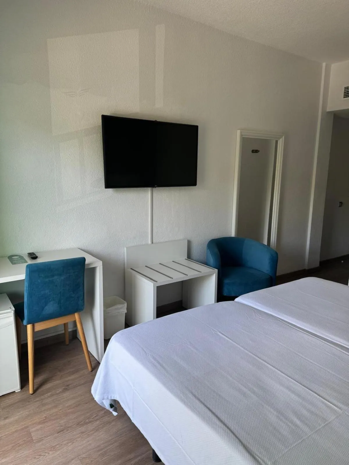 Photo of the whole room, Bed in Osprey Menorca Hotel