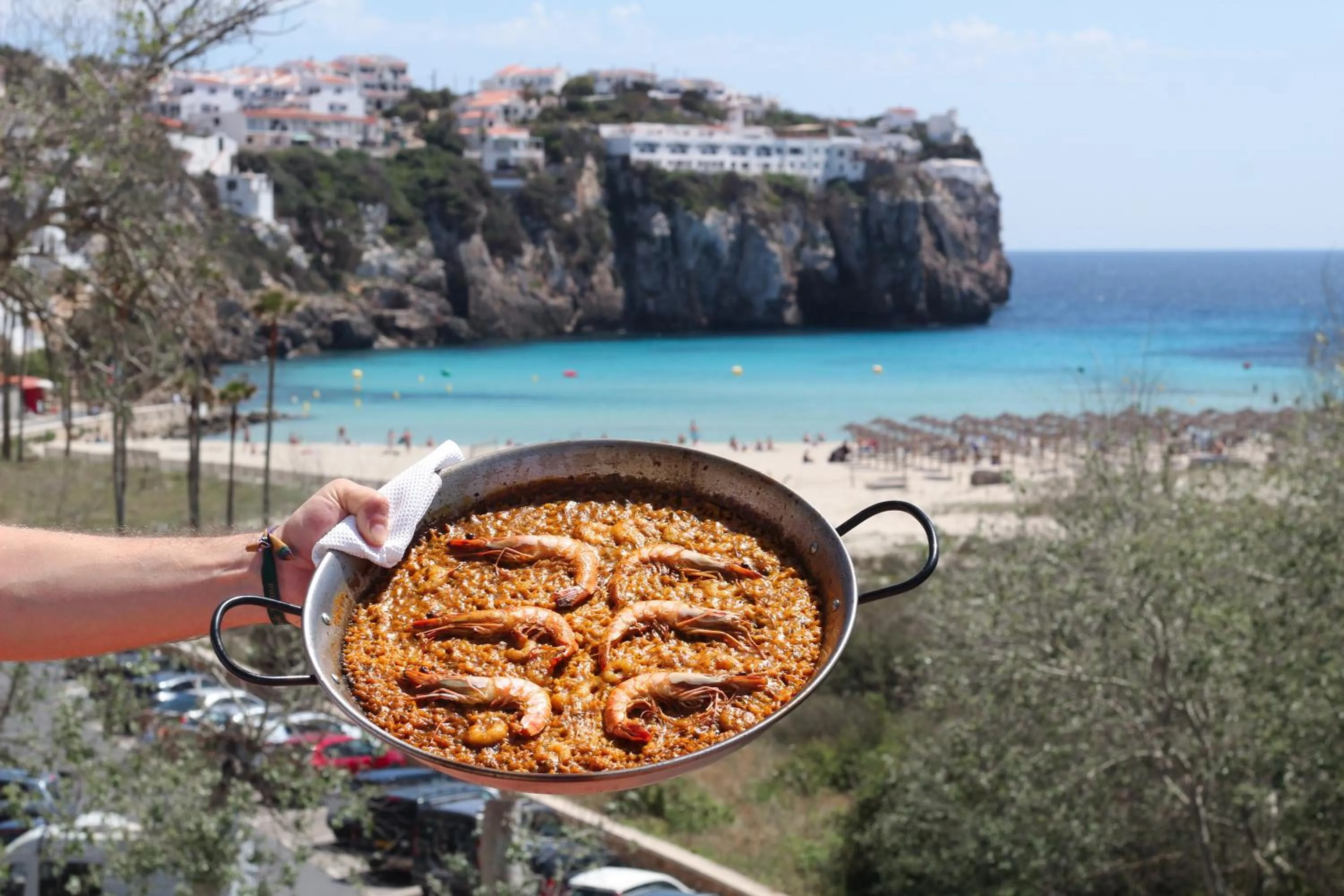 Food and drinks in Osprey Menorca Hotel