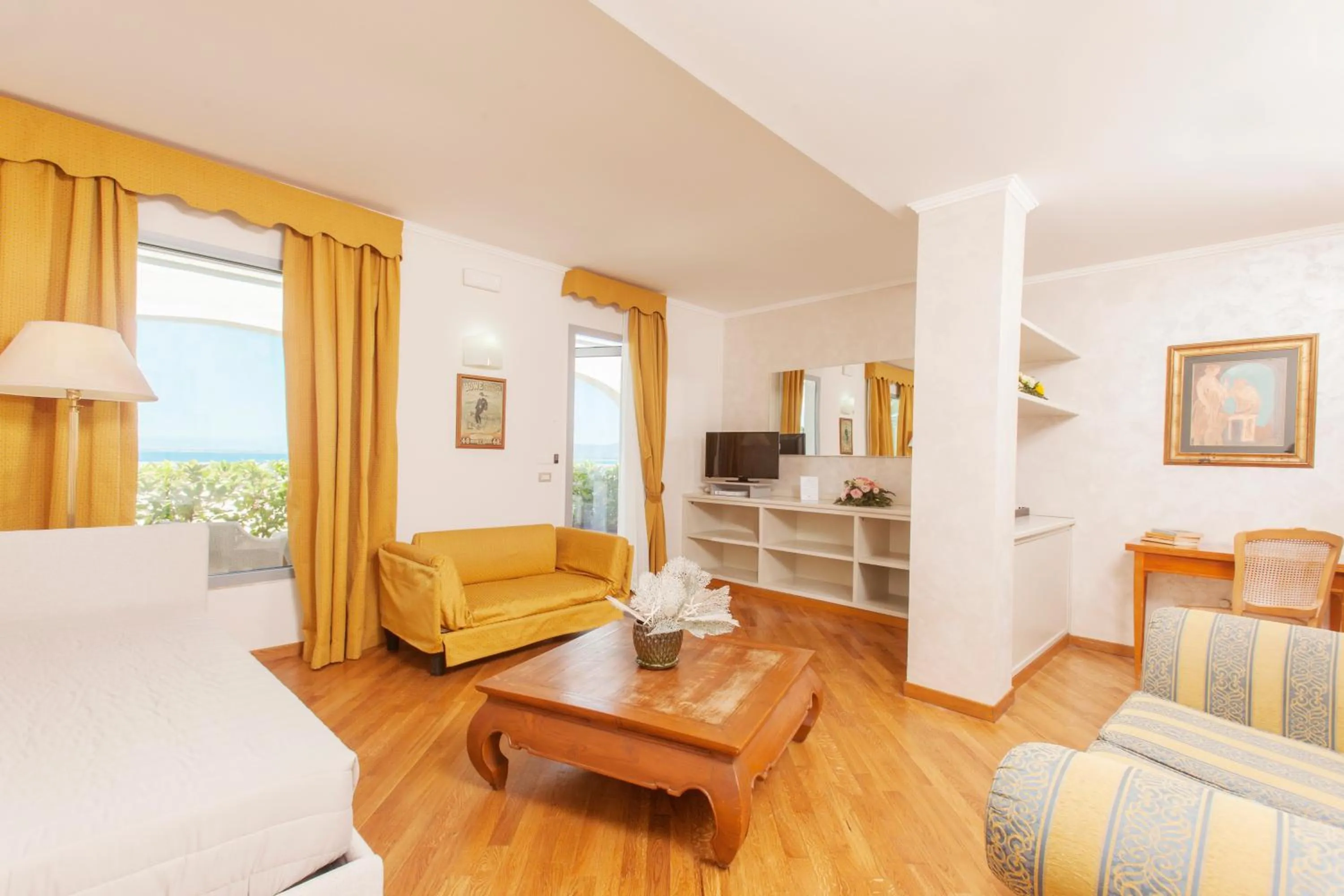 Living room, Bed in Baia D'Argento