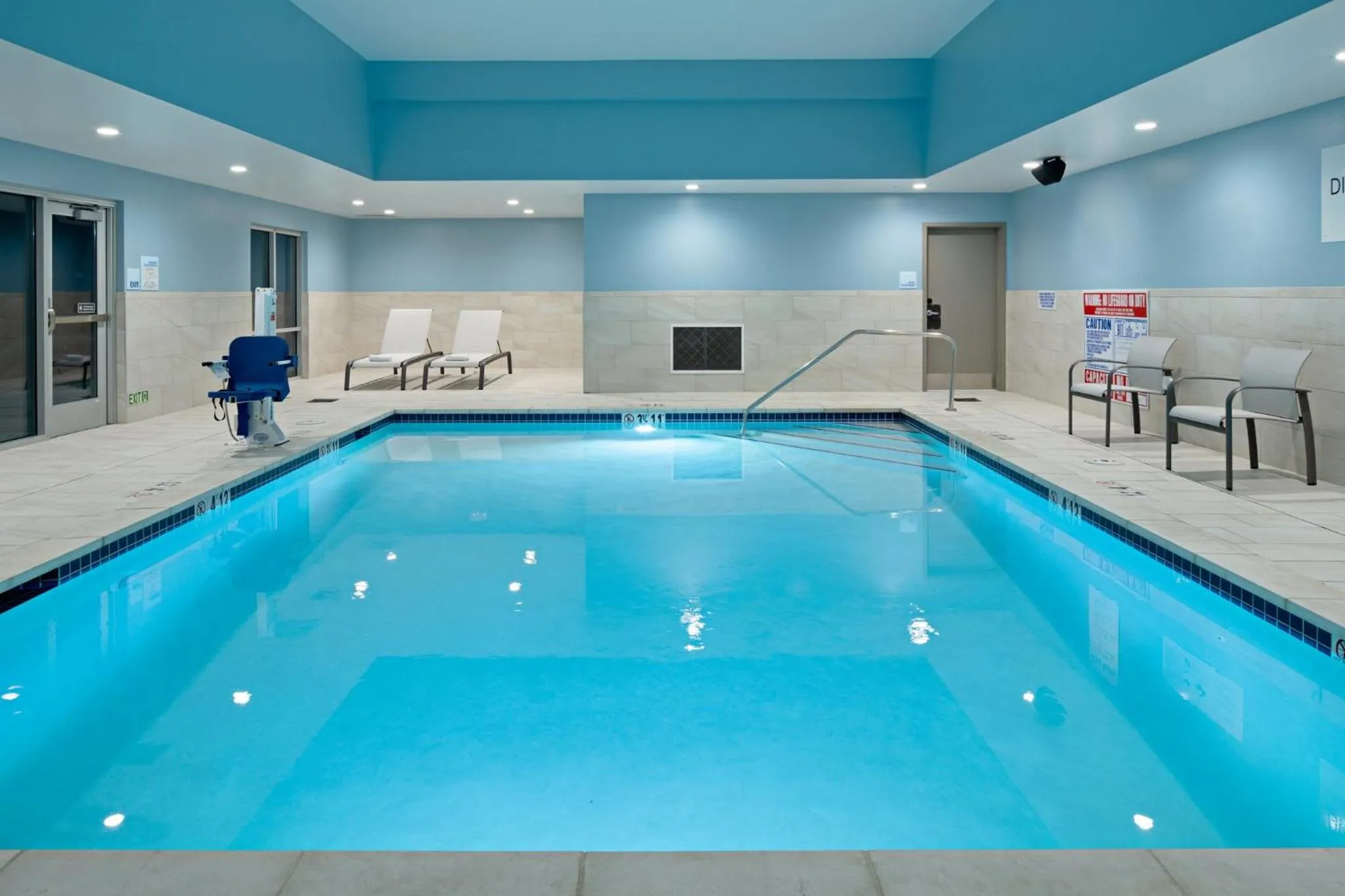 Swimming pool in Holiday Inn Express & Suites - Hollister by IHG