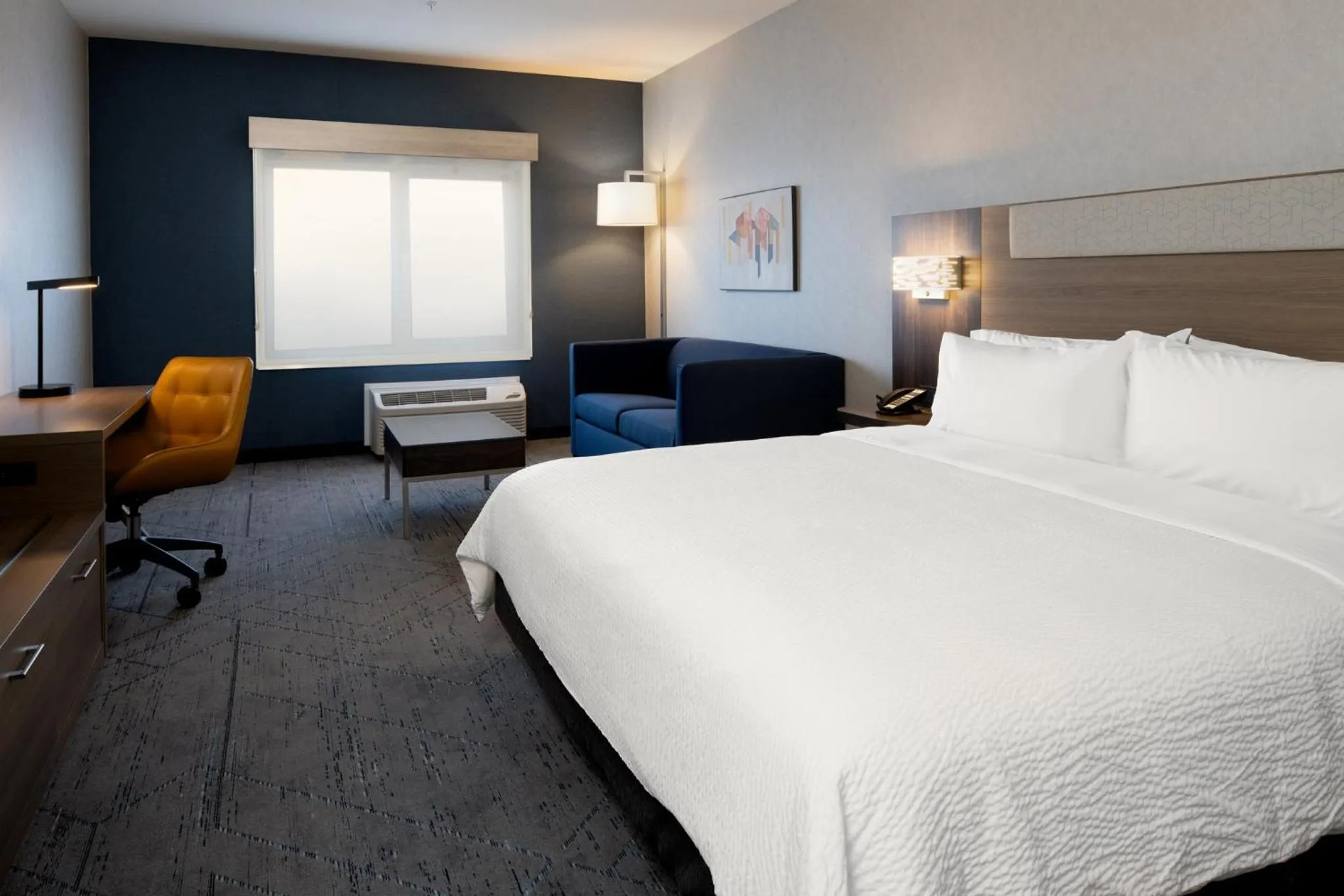 Photo of the whole room, Bed in Holiday Inn Express & Suites - Hollister by IHG