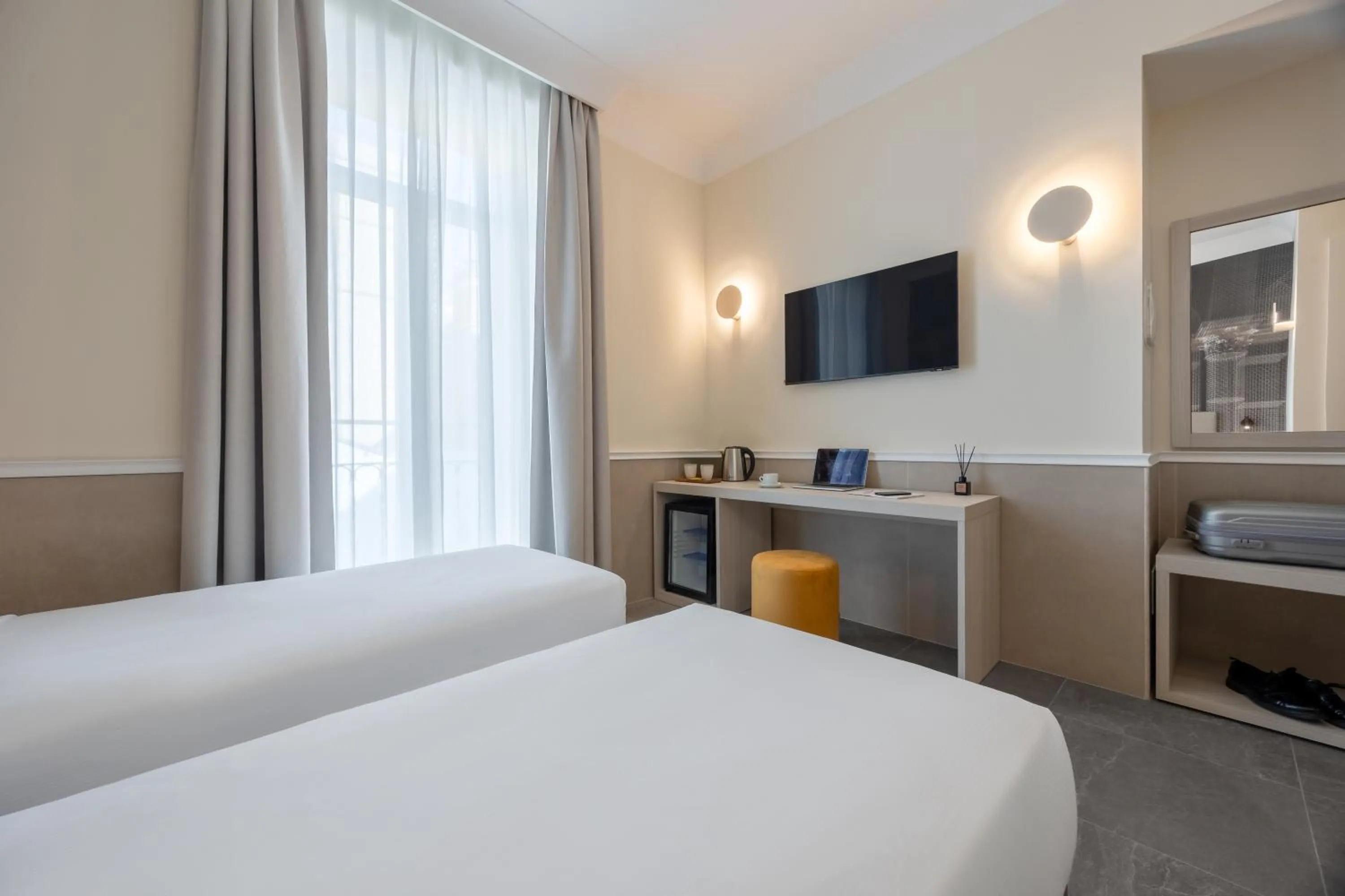 TV and multimedia, Bed in Hotel Astoria Garden