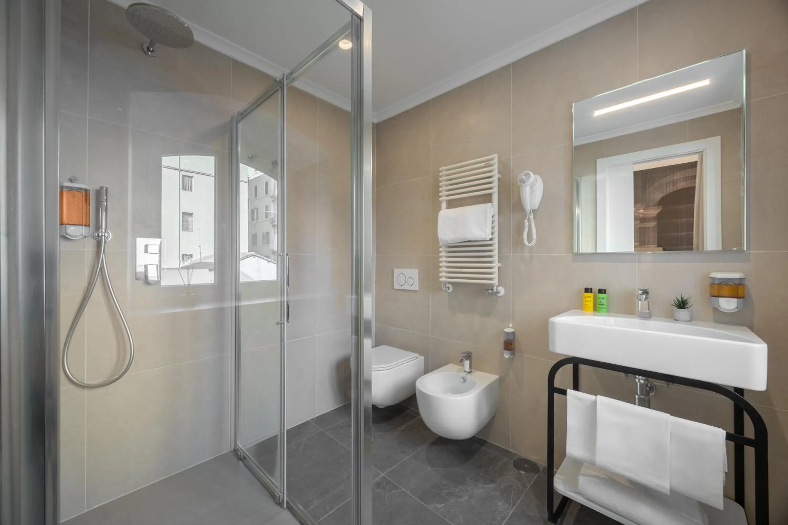 Bathroom in Hotel Astoria Garden