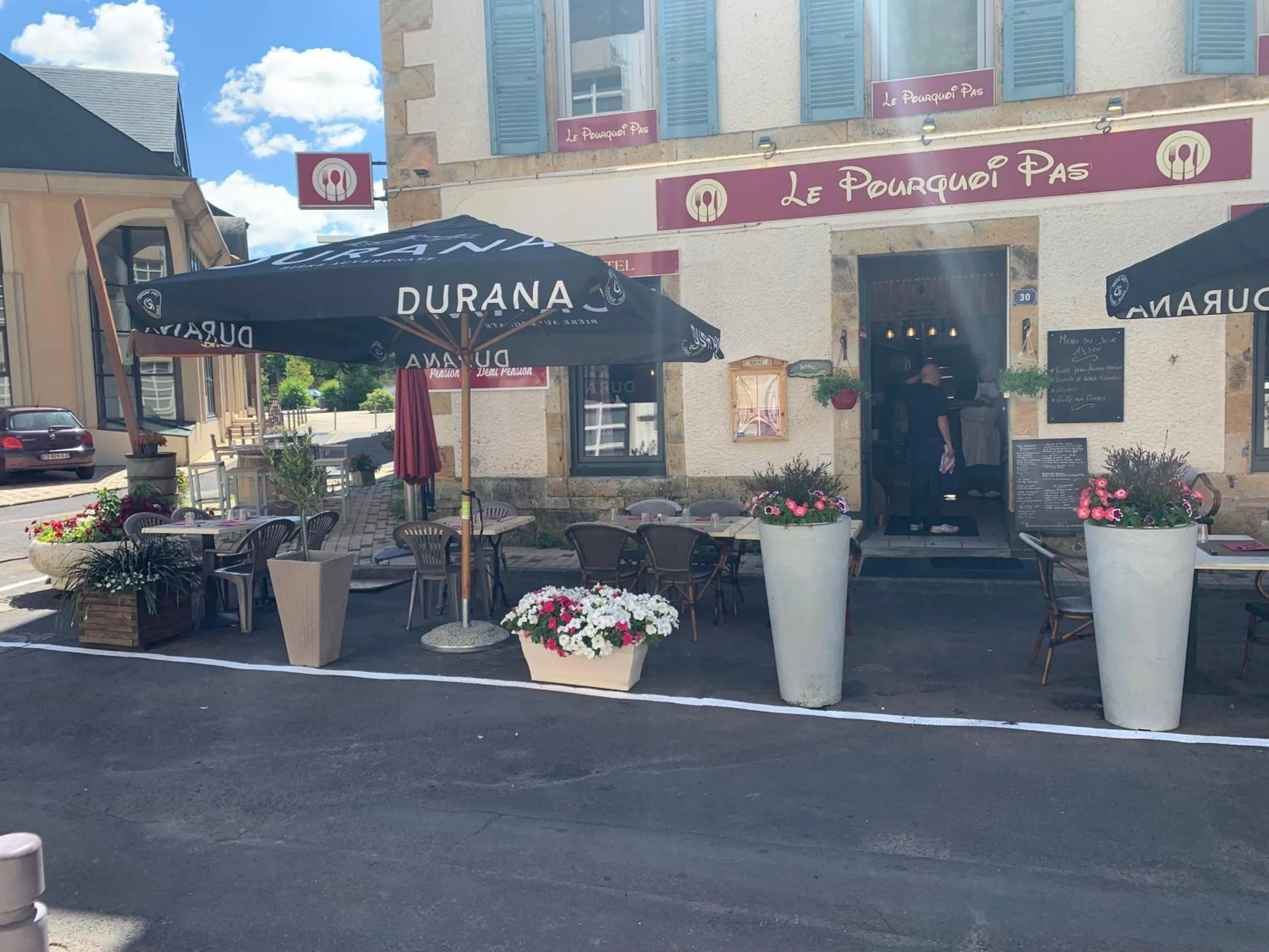 Restaurant/places to eat in Le Pourquoi pas