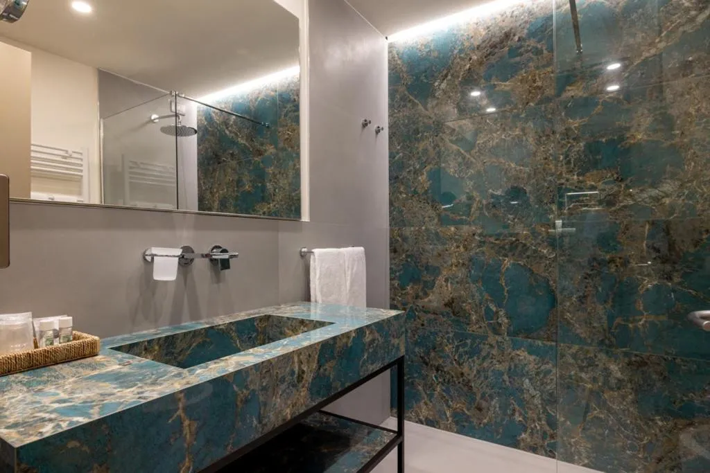 Shower in Abacus Hotel