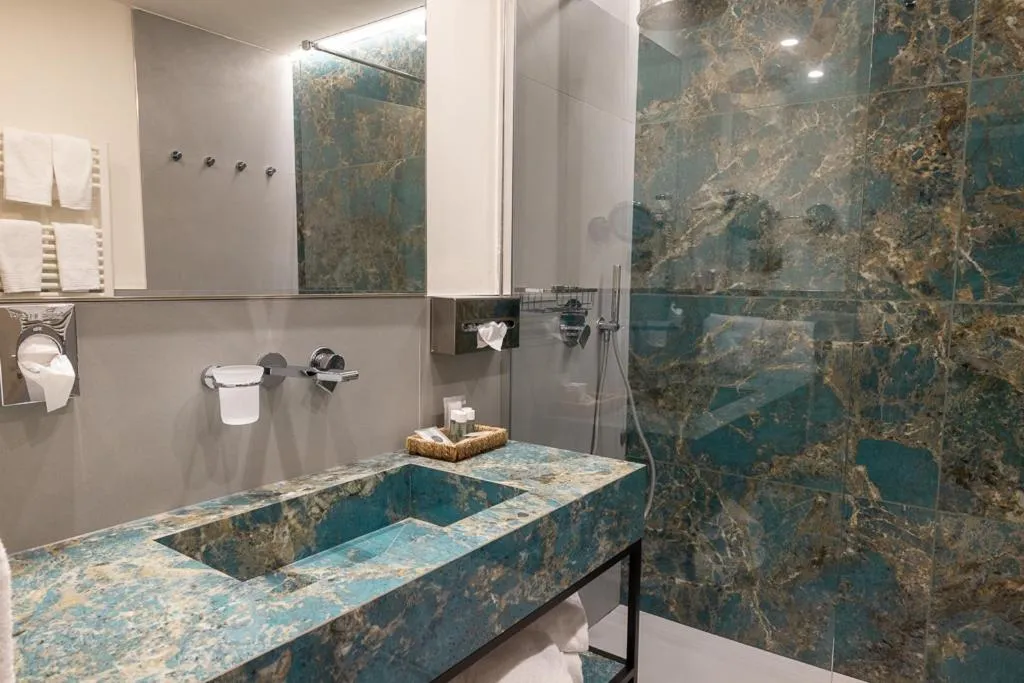 Shower in Abacus Hotel