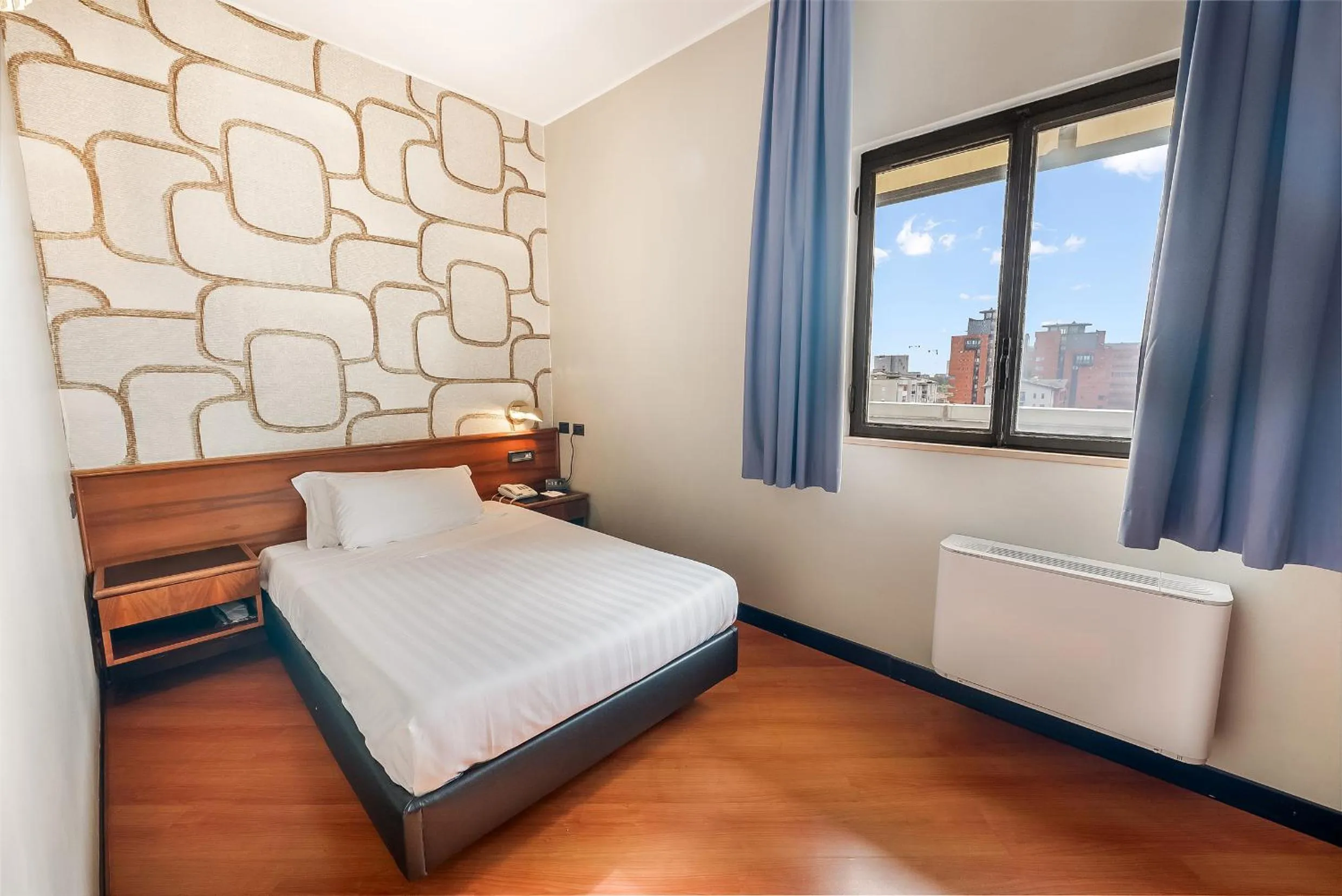 Bedroom, Bed in Abacus Hotel