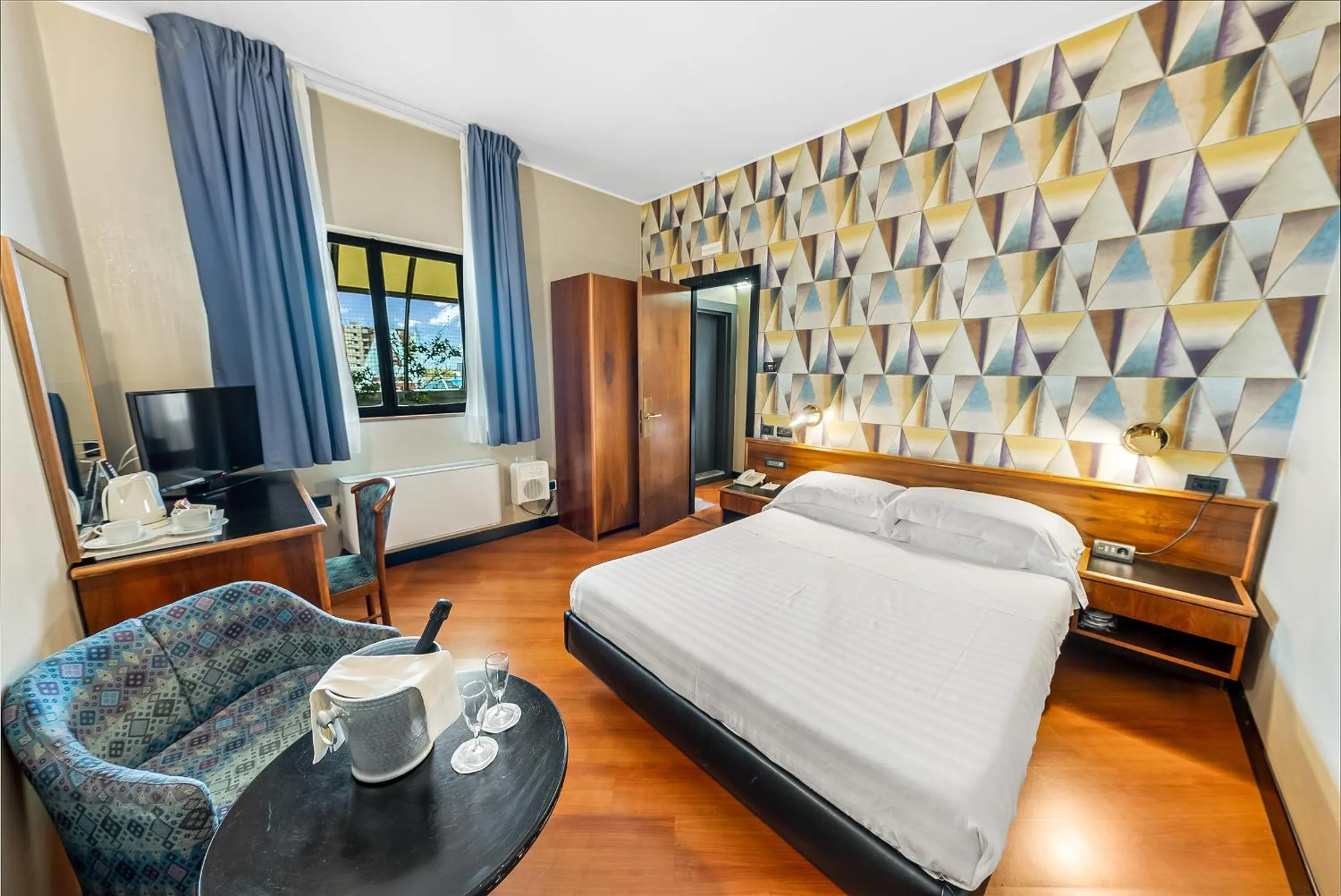 Bedroom, Bed in Abacus Hotel