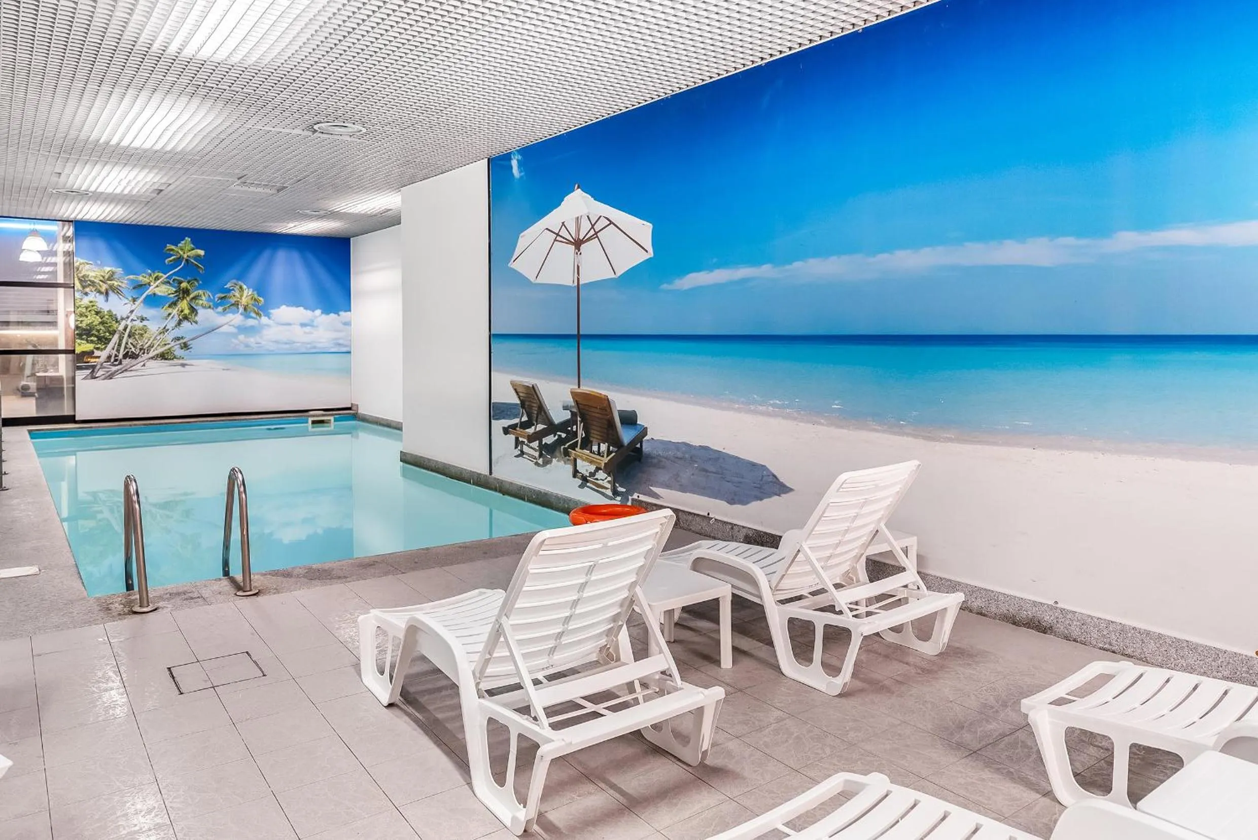 Swimming pool in Abacus Hotel