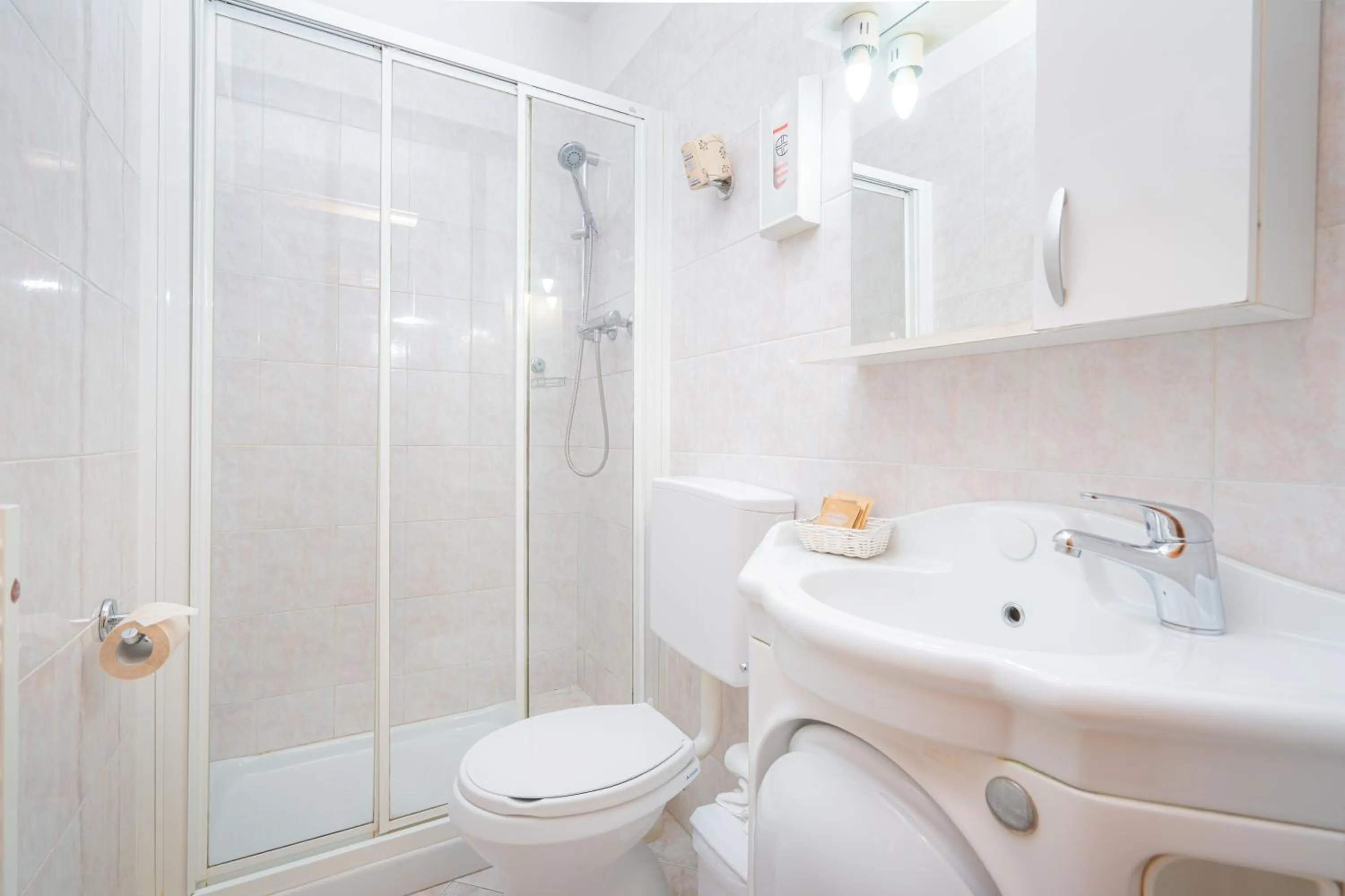 Bathroom in Hotel Donatello