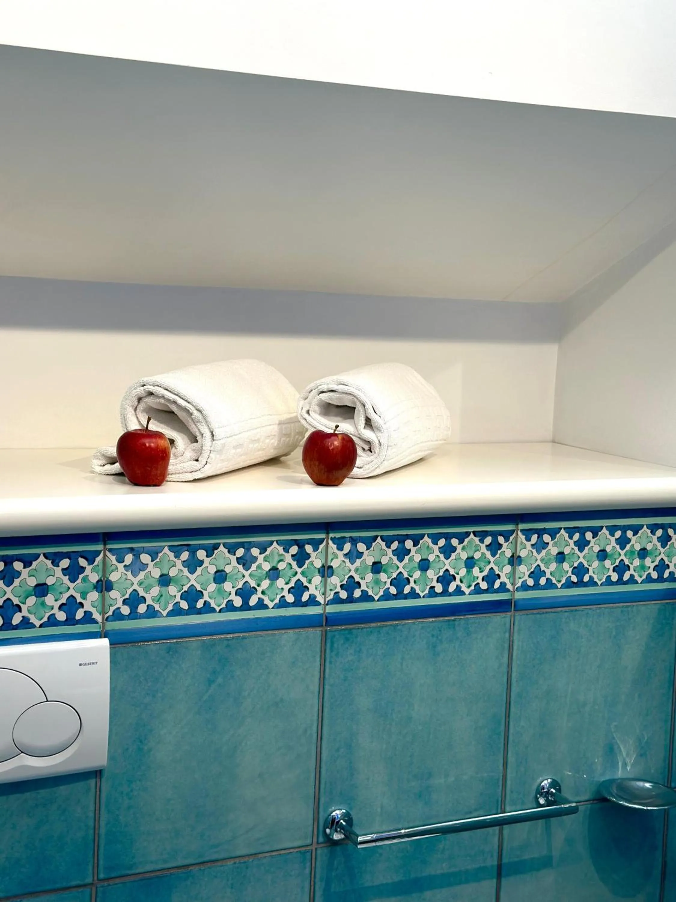 Bathroom in Club House Hotel