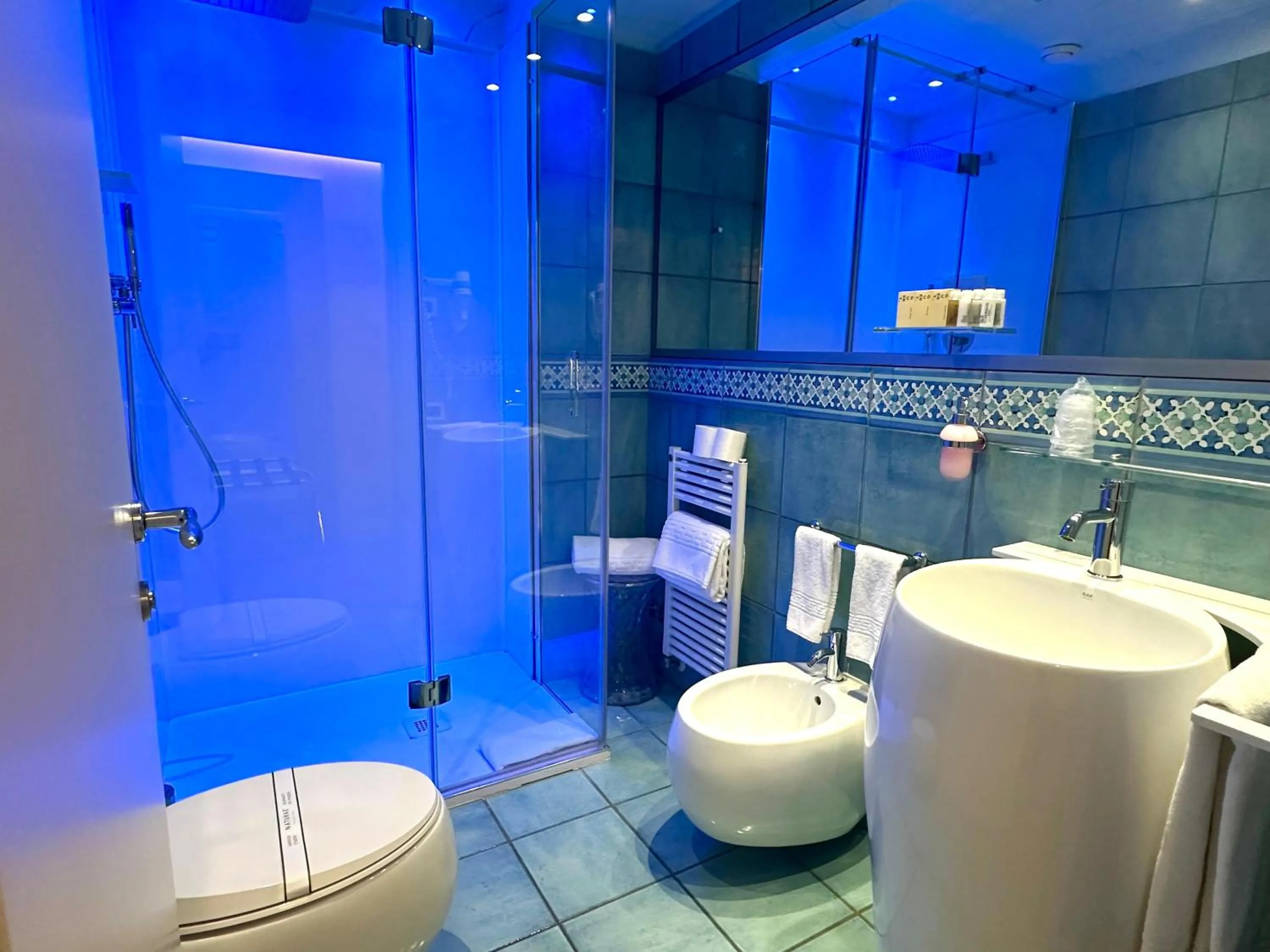 Shower in Club House Hotel