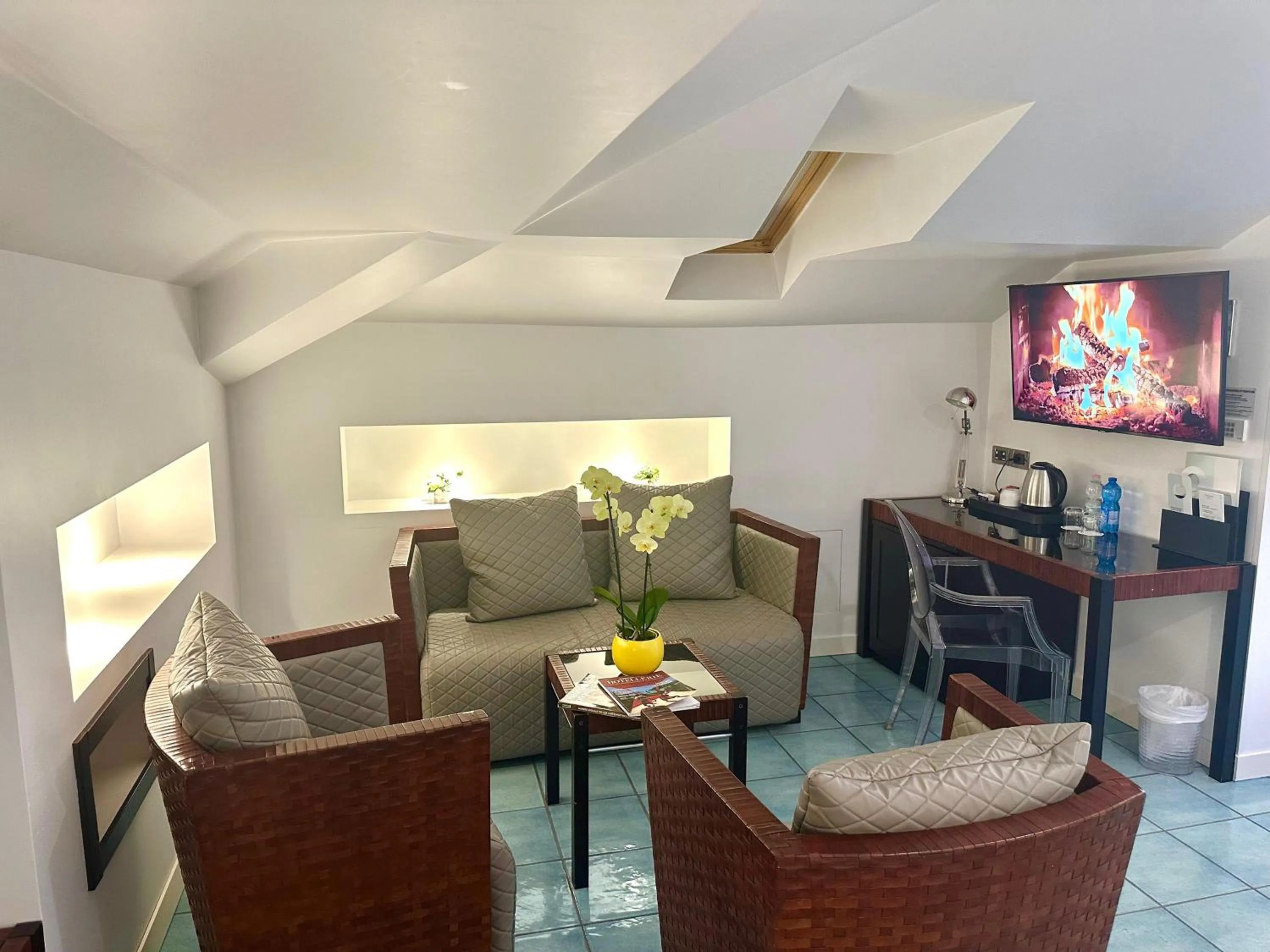 TV and multimedia in Club House Hotel