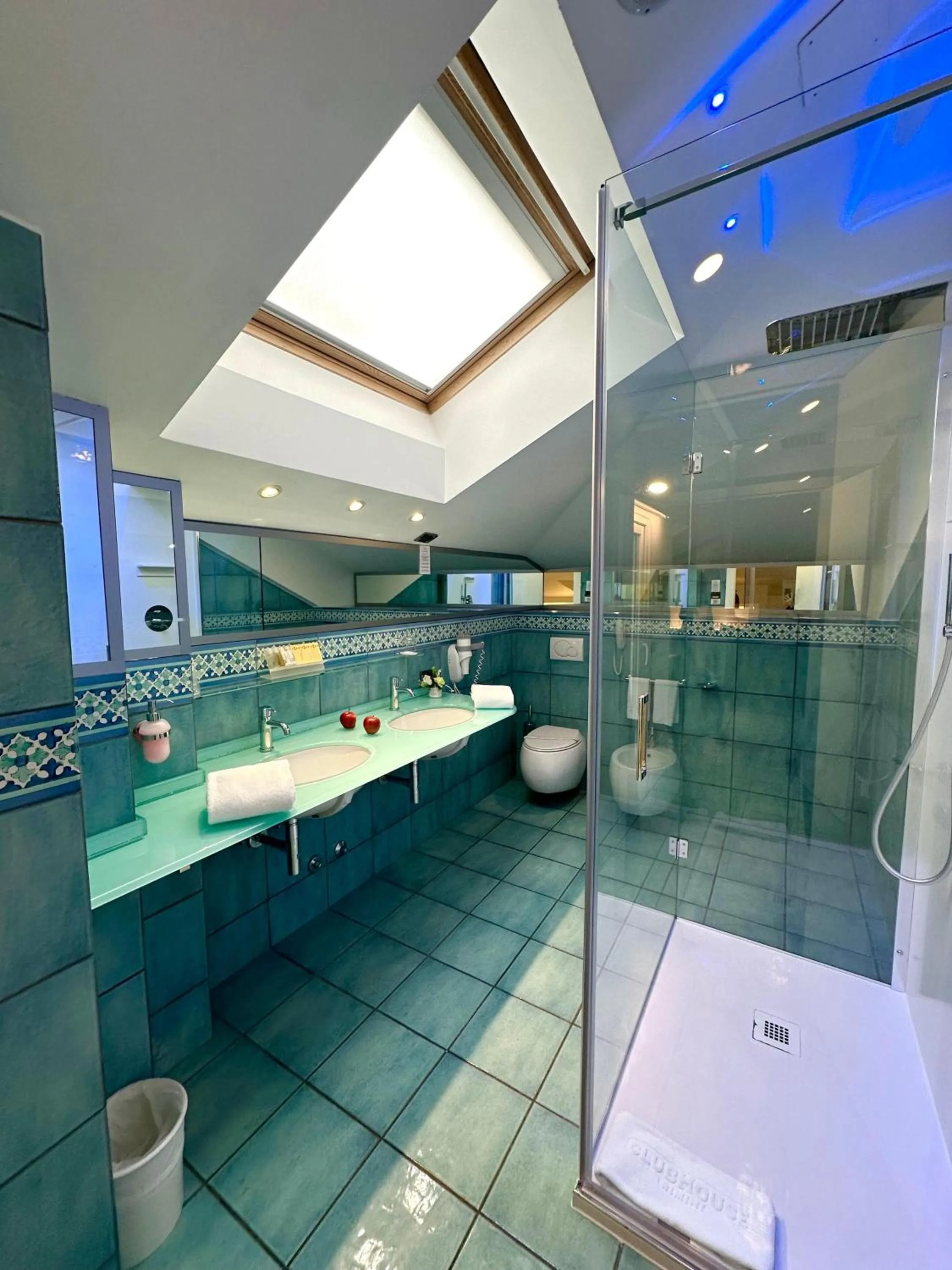 Bathroom in Club House Hotel