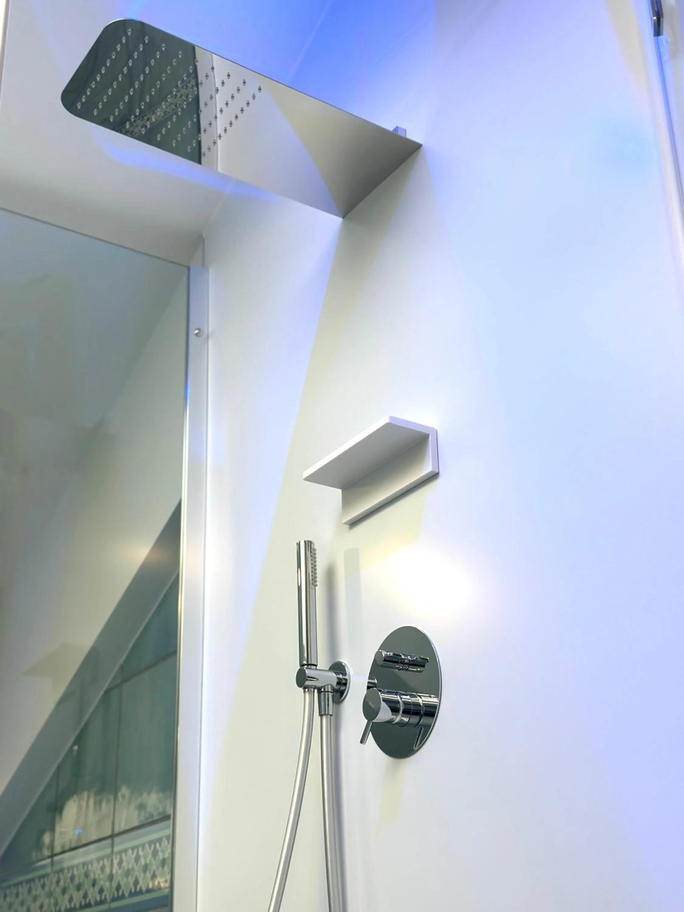 Shower in Club House Hotel