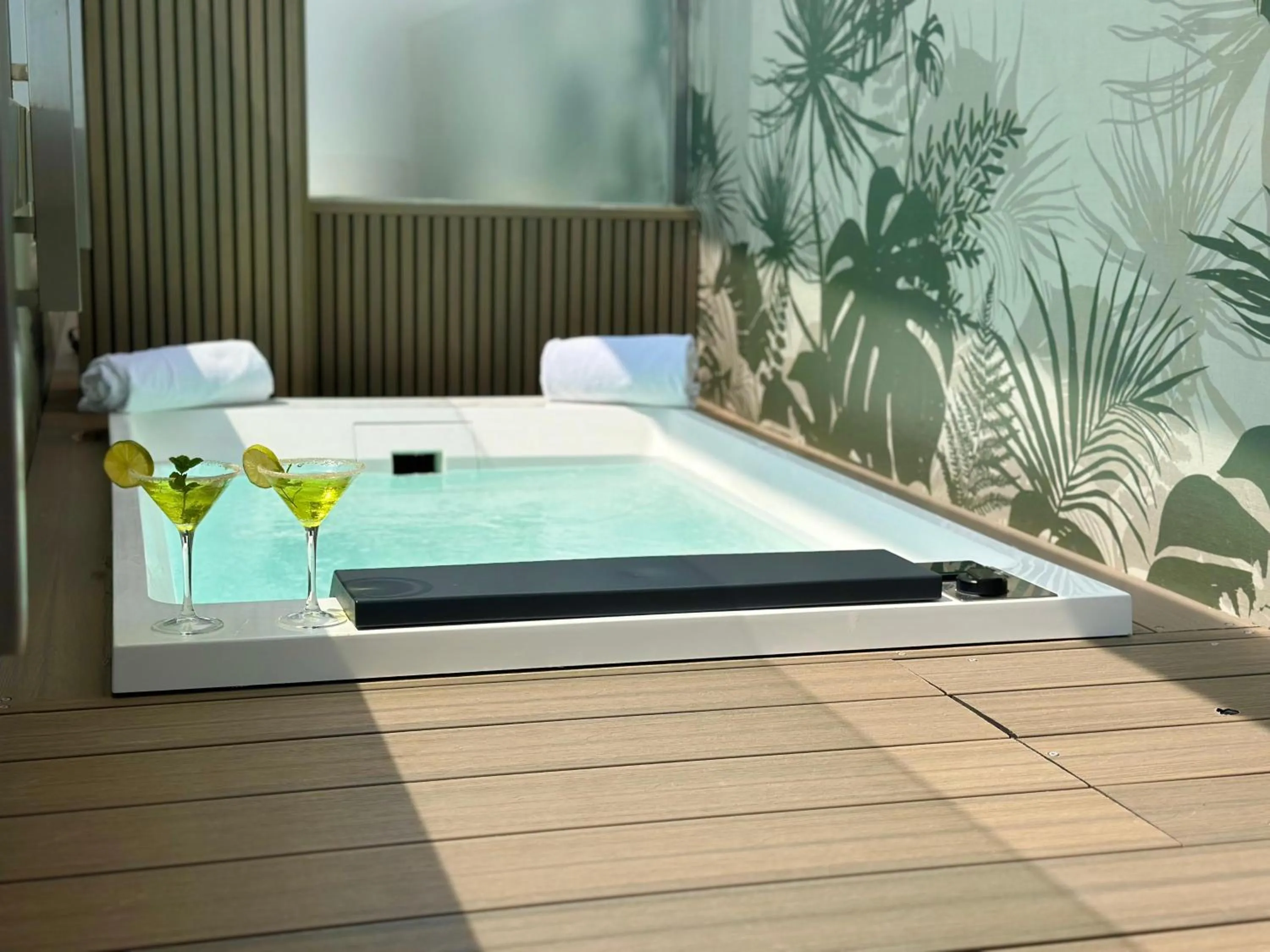 Hot Tub in Club House Hotel