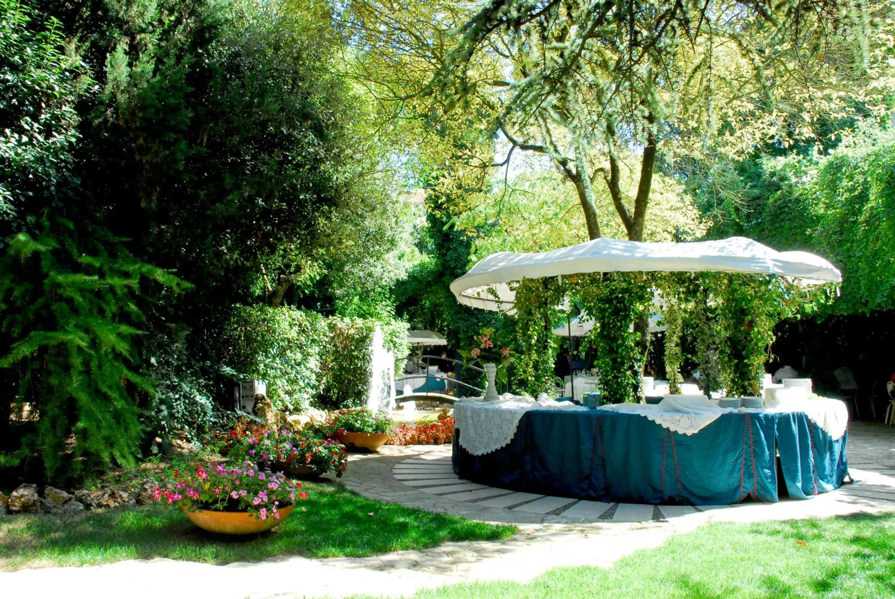 Restaurant/places to eat in Park Hotel San Michele