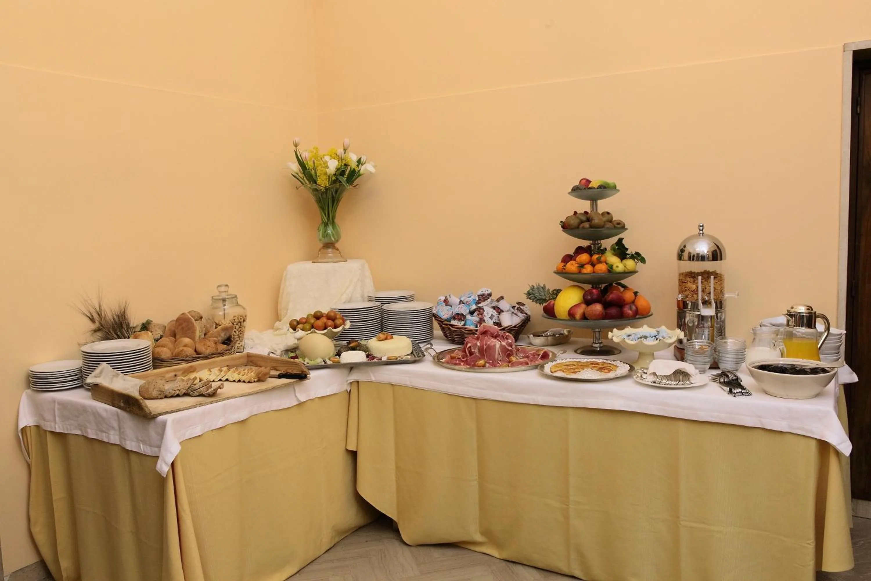 Restaurant/places to eat in Park Hotel San Michele