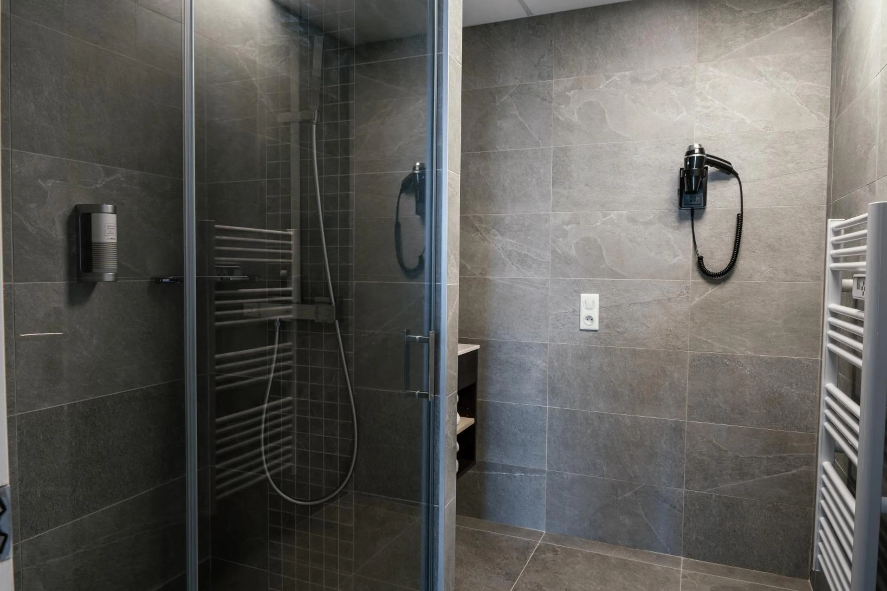 Bathroom in Cottages de France CDG