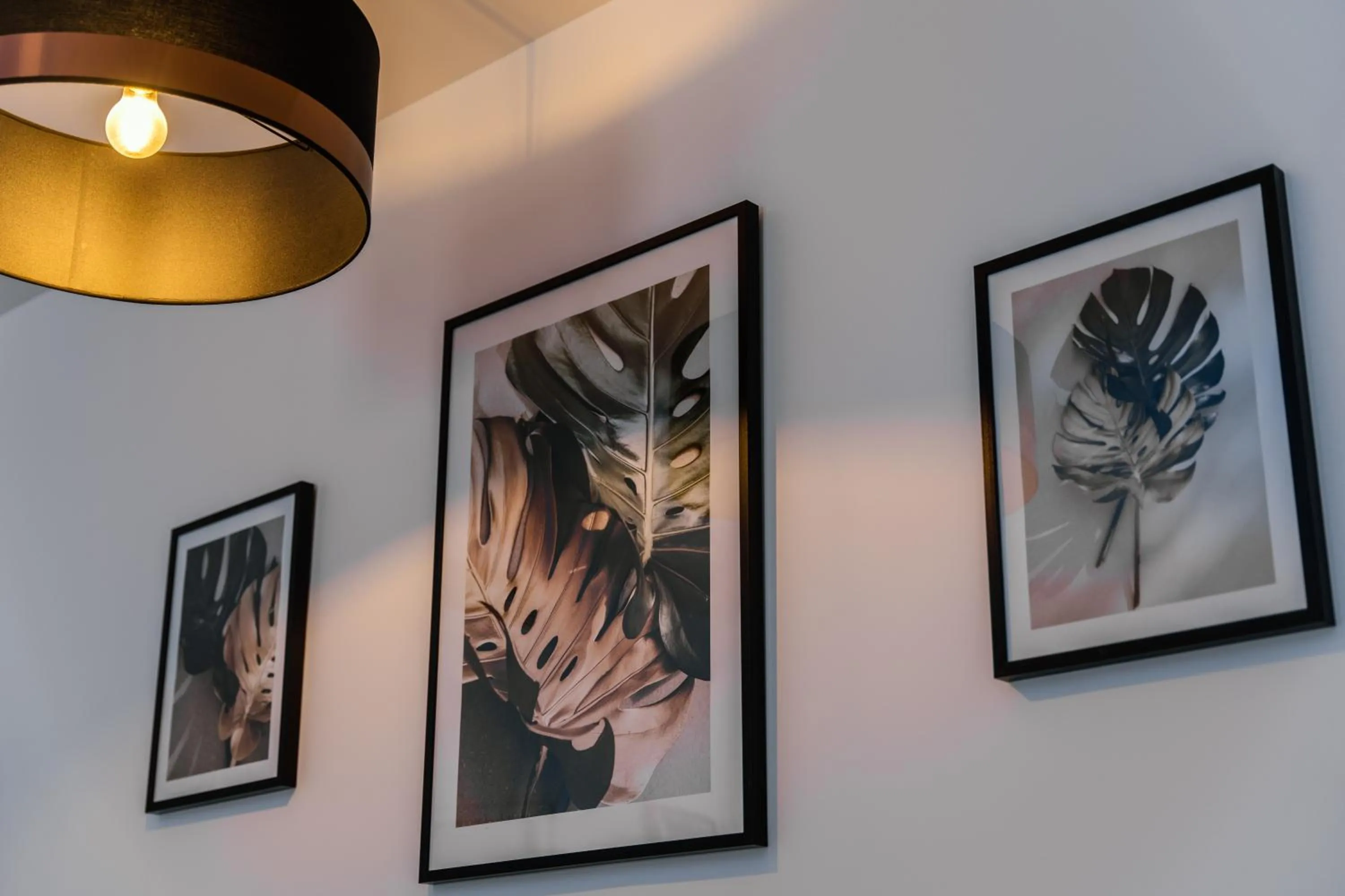 Decorative detail in Cottages de France CDG