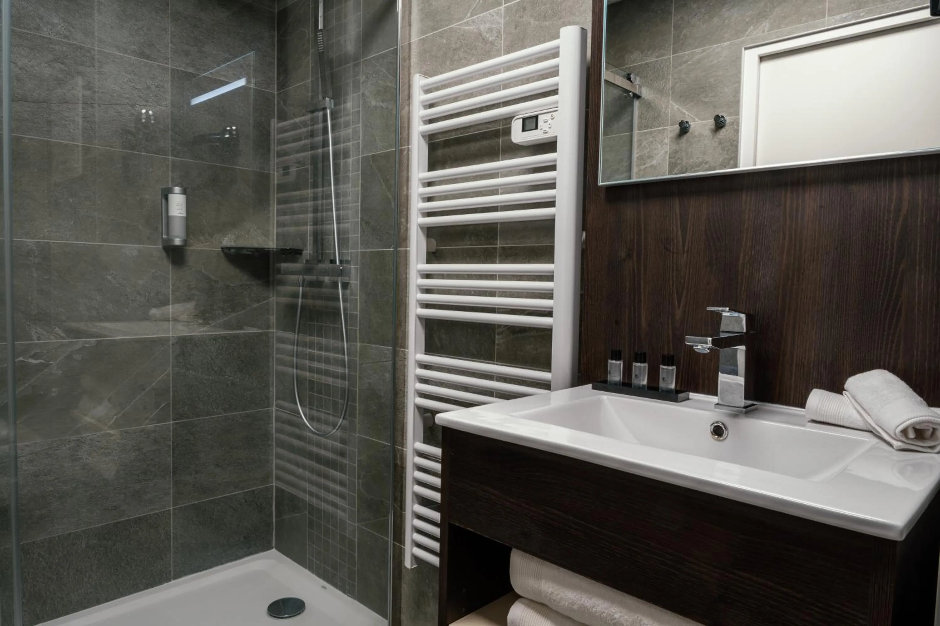 Bathroom in Cottages de France CDG