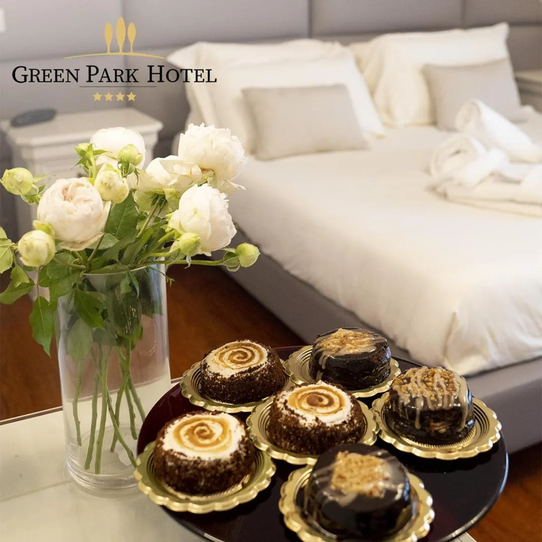 Bed in Green Park Hotel