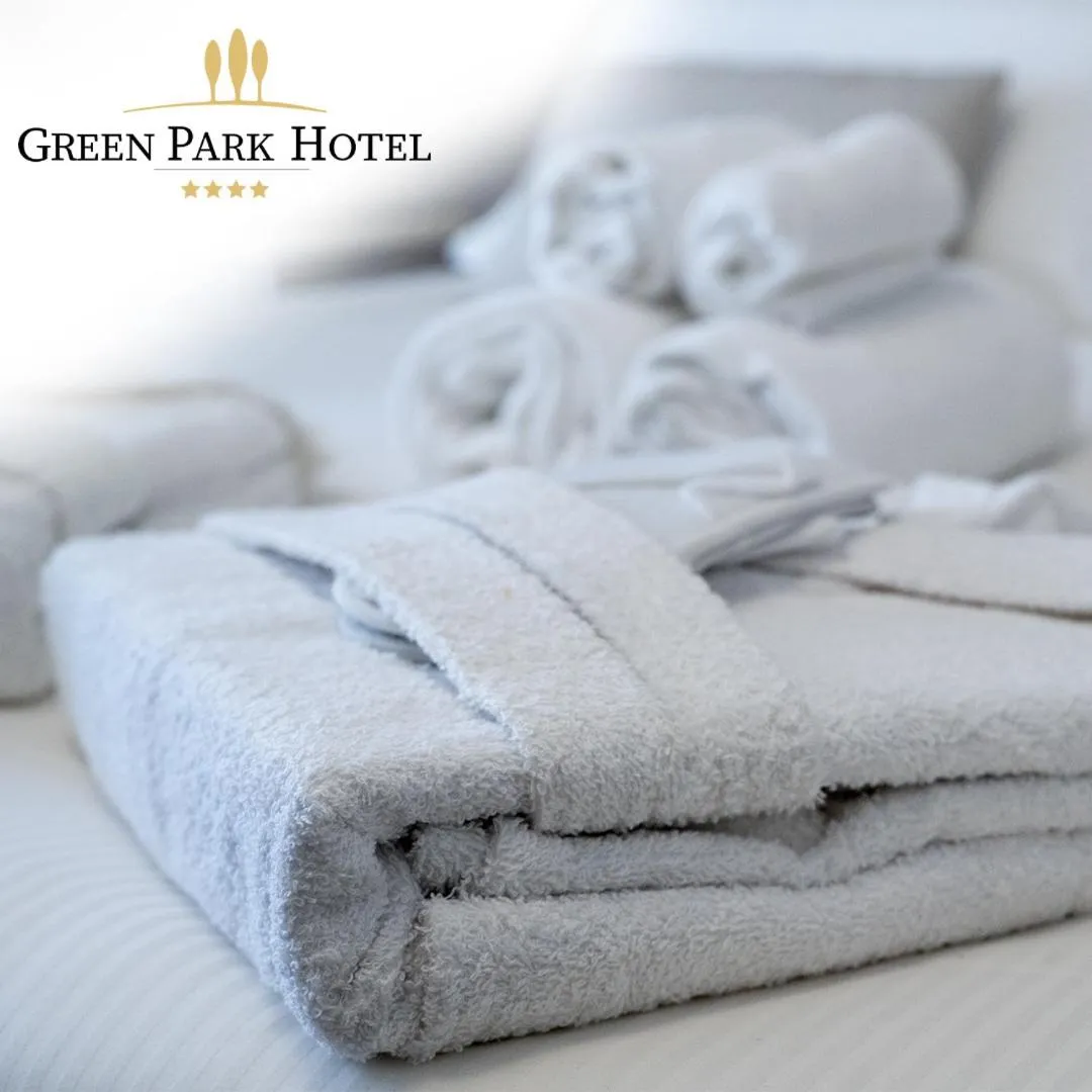 Bed in Green Park Hotel