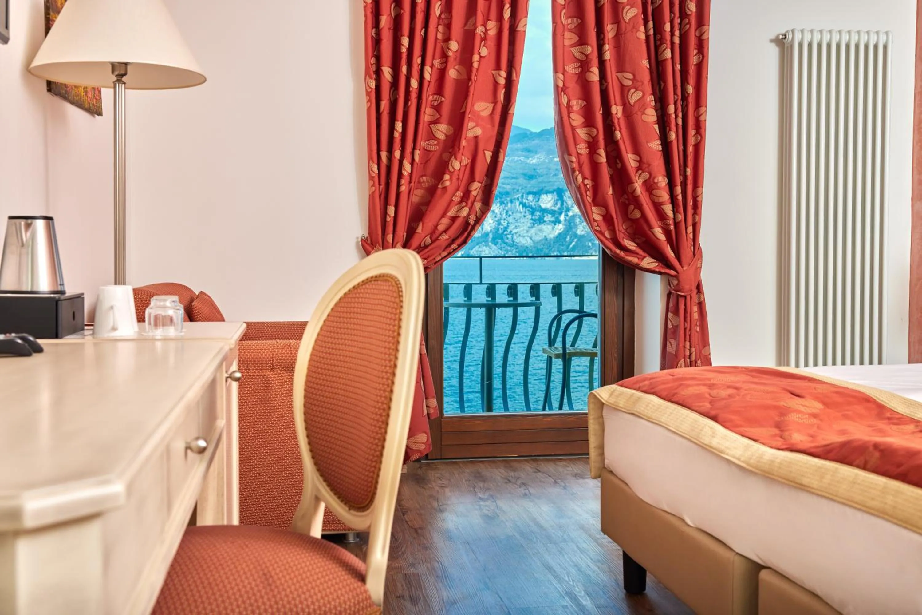 Bed in Lake Front Hotel Brenzone