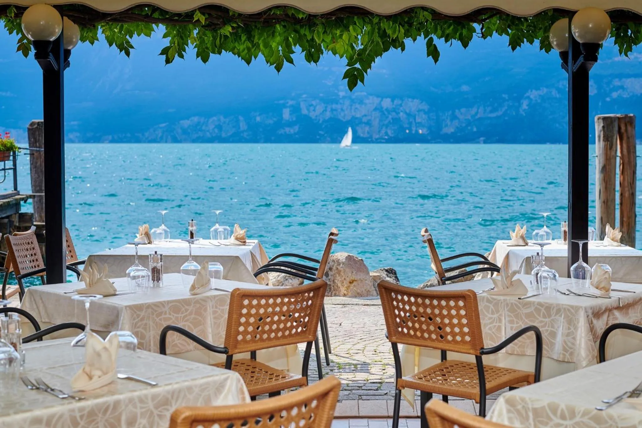 Restaurant/places to eat in Lake Front Hotel Brenzone