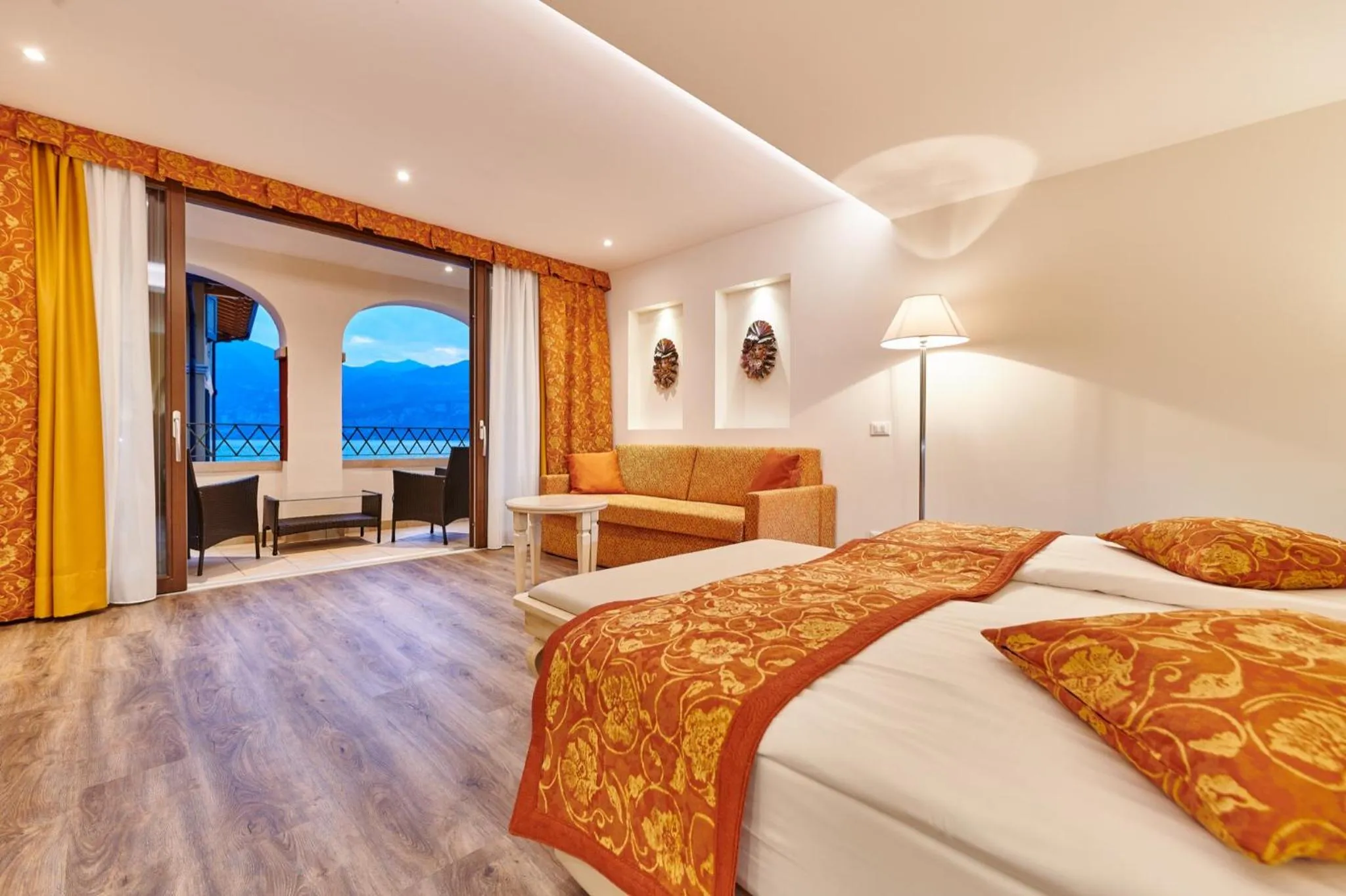 Photo of the whole room, Bed in Lake Front Hotel Brenzone