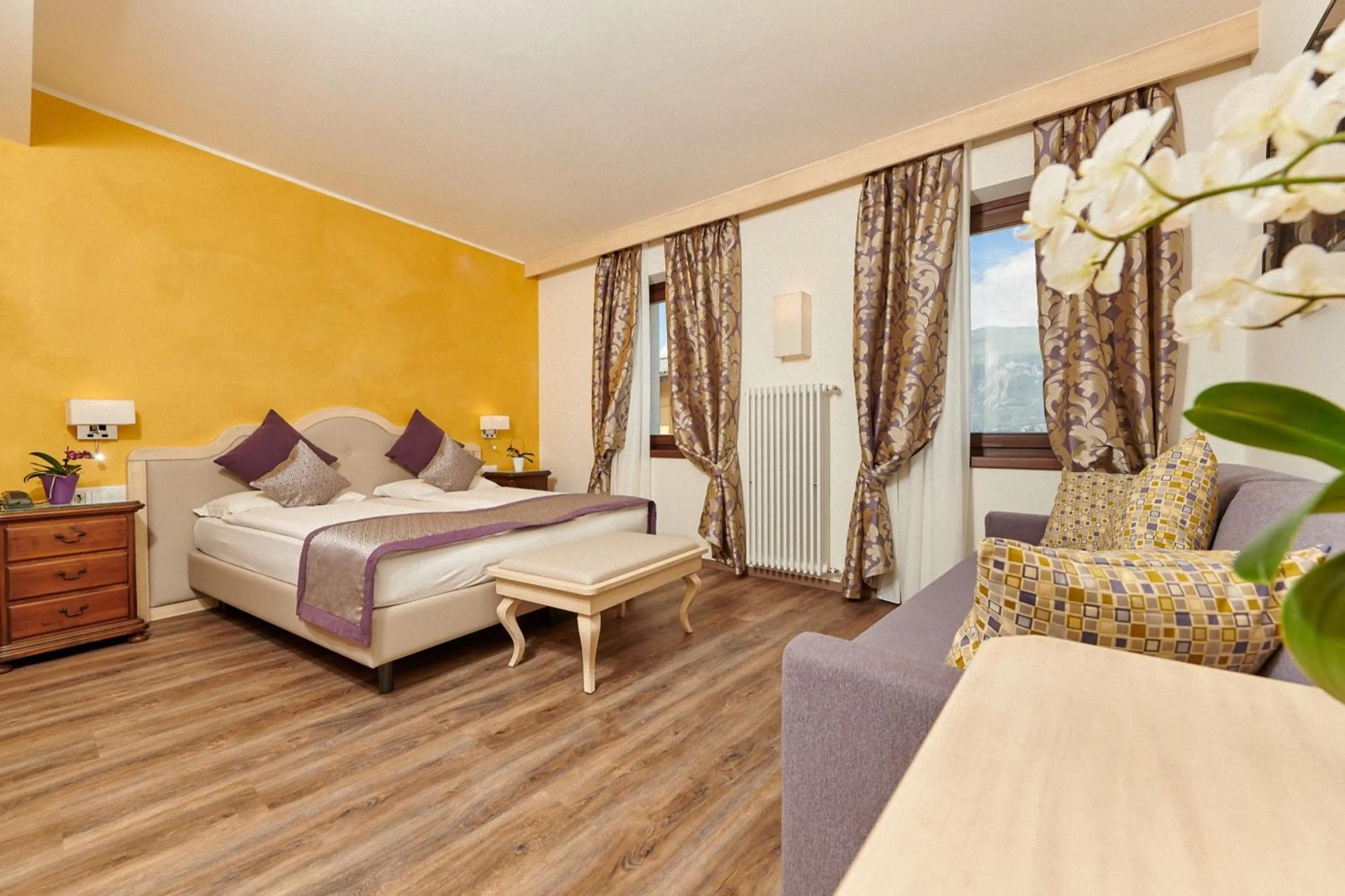 Photo of the whole room, Bed in Lake Front Hotel Brenzone