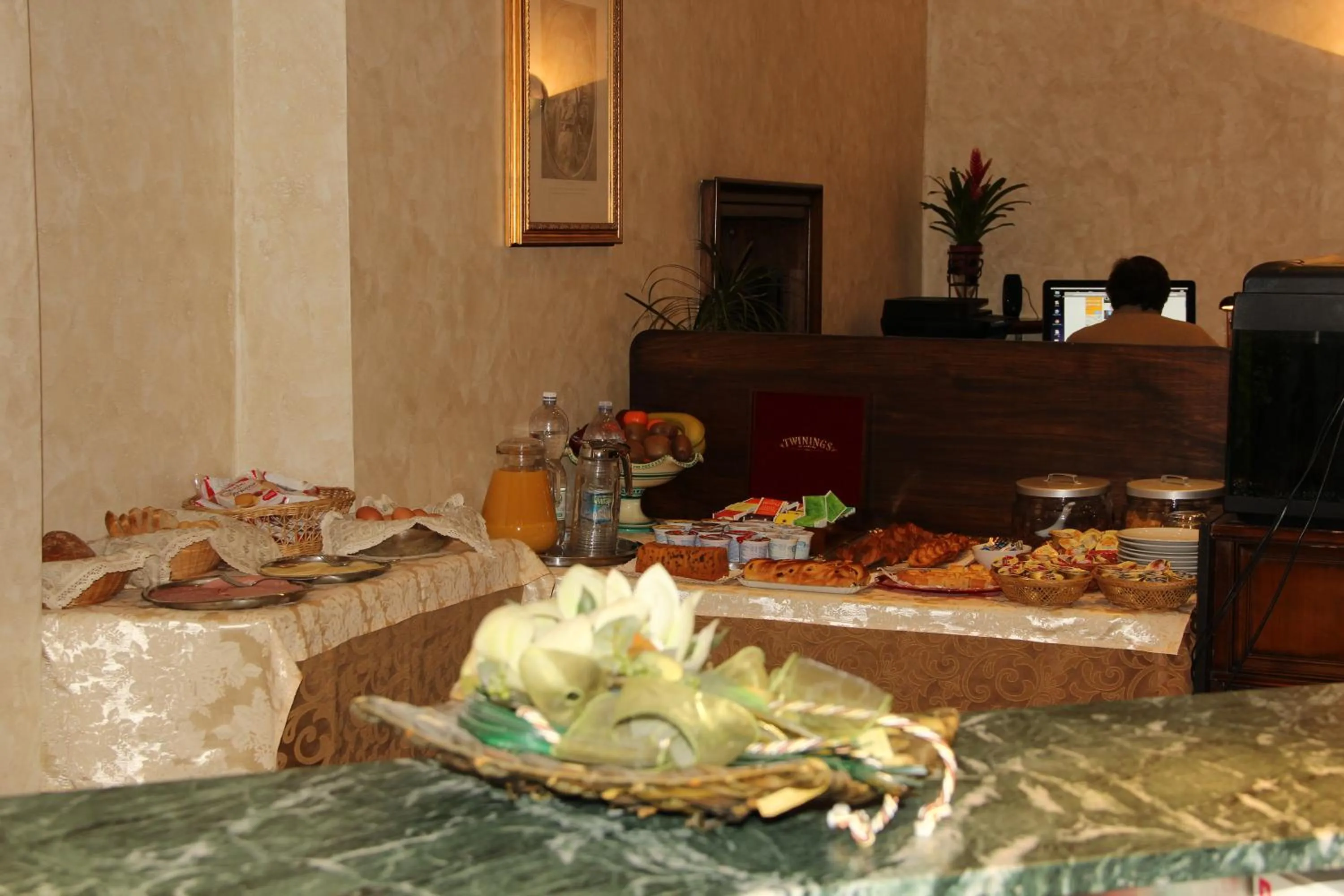 Buffet breakfast in Hotel Valentino Centro Storico