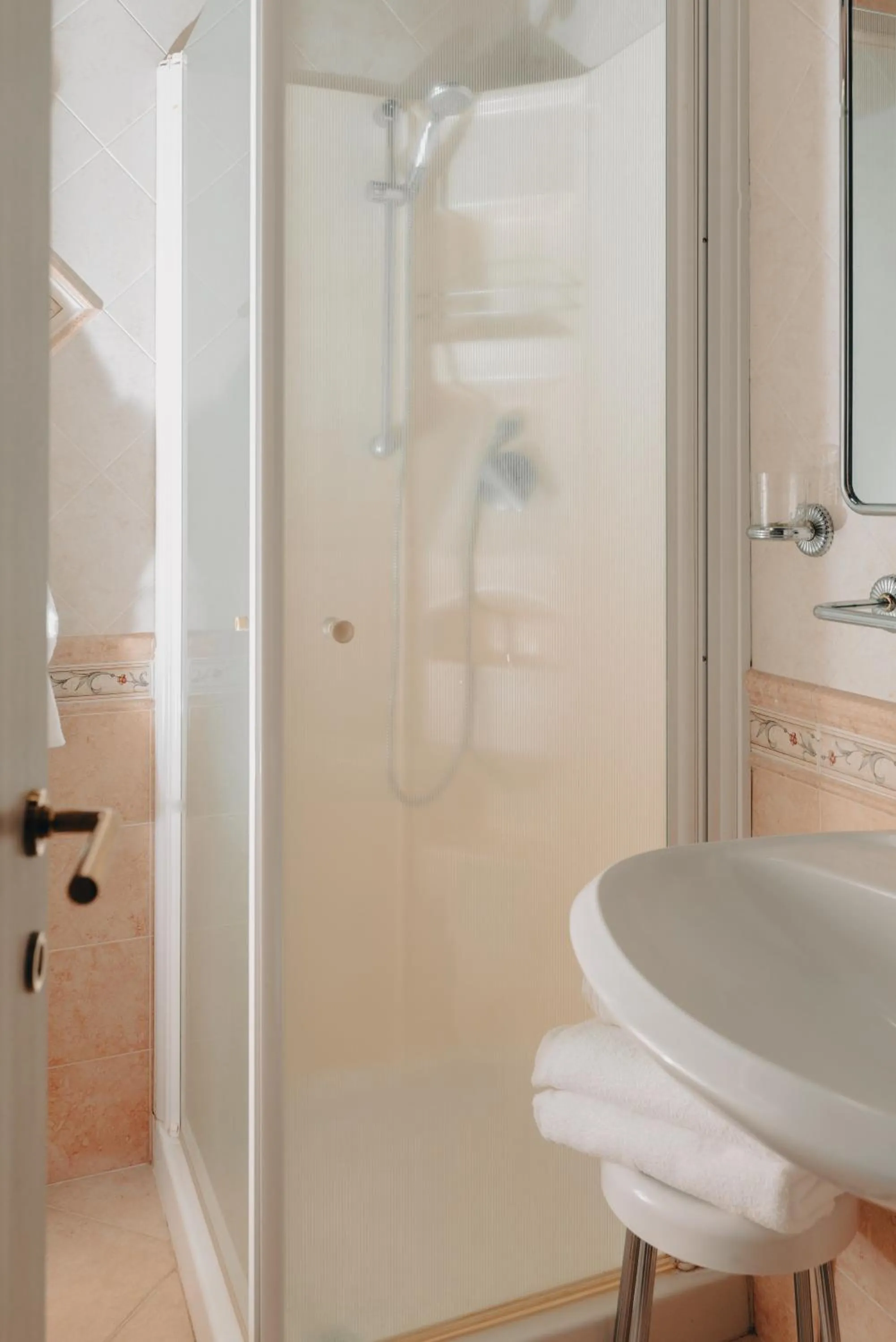 Shower in Hotel Valentino Centro Storico