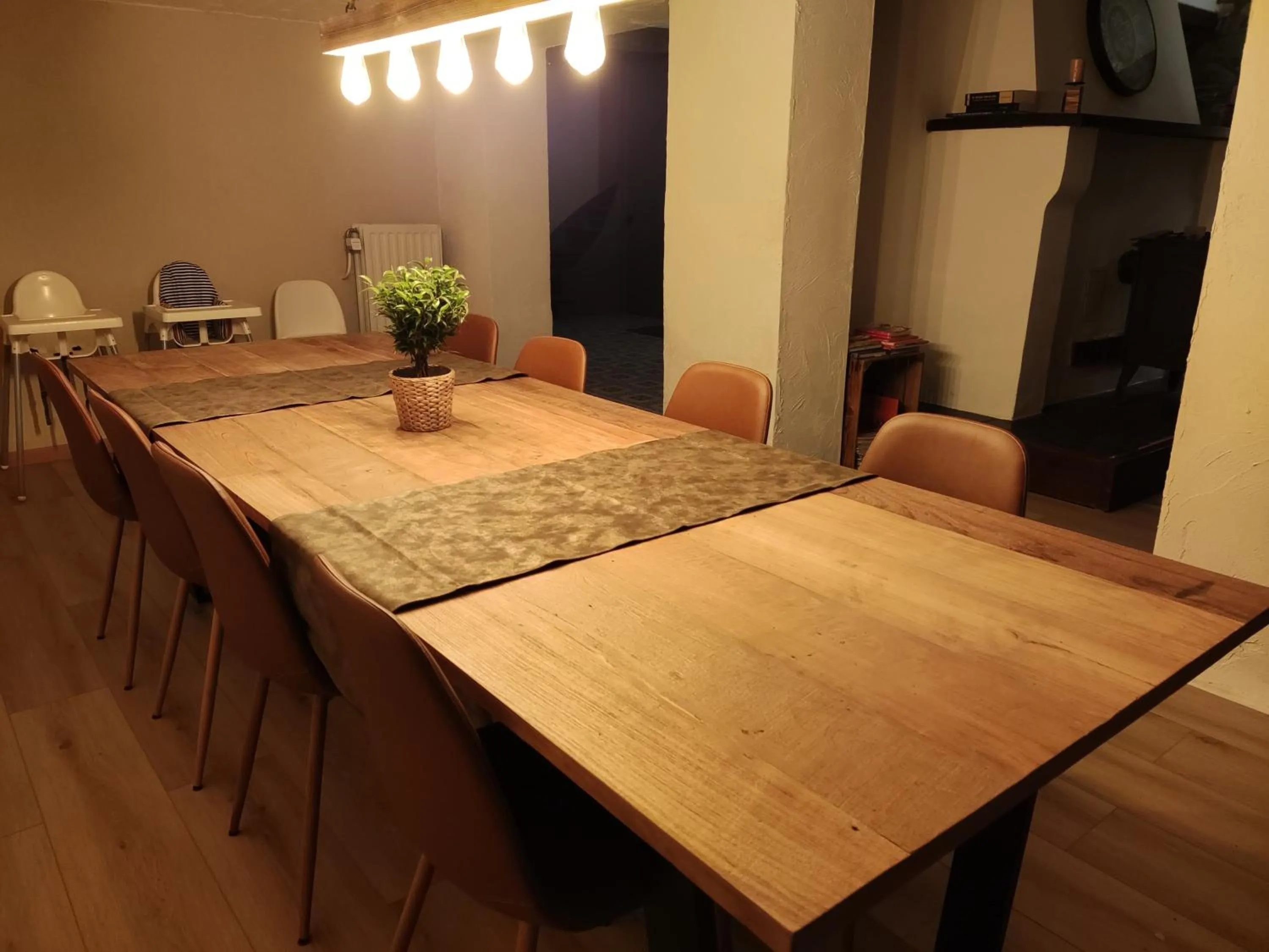 Dining area in B&B Emmylou