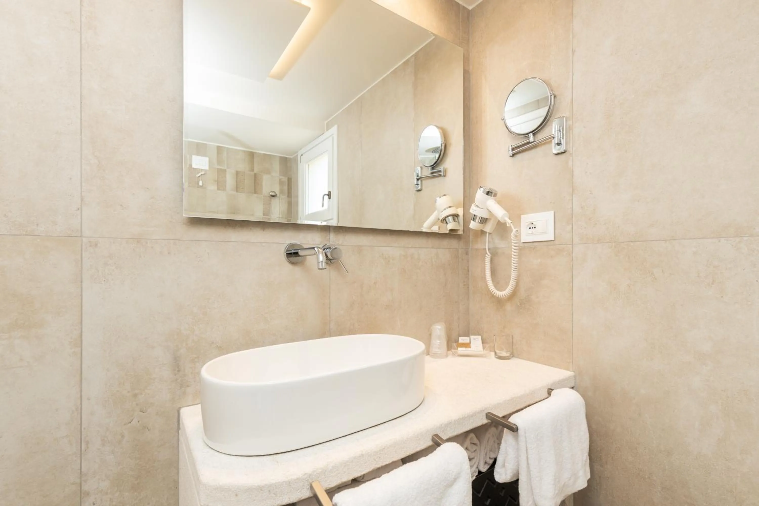 Bathroom in Hotel Club Saraceno - Bovis Hotels