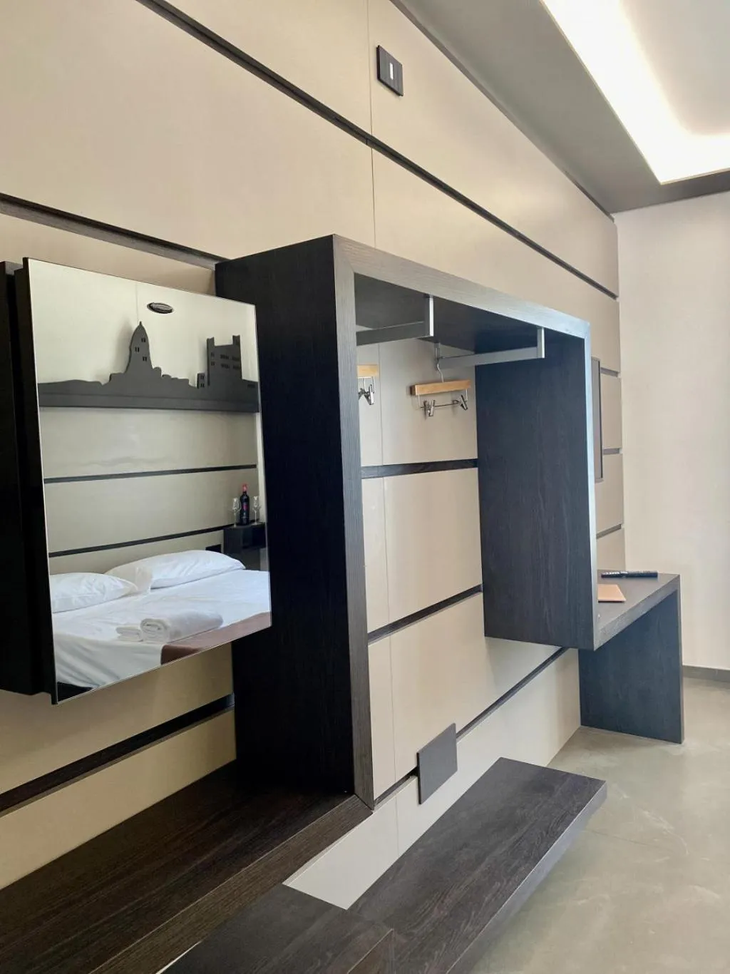 wardrobe, Bed in Palace Hotel Due Ponti