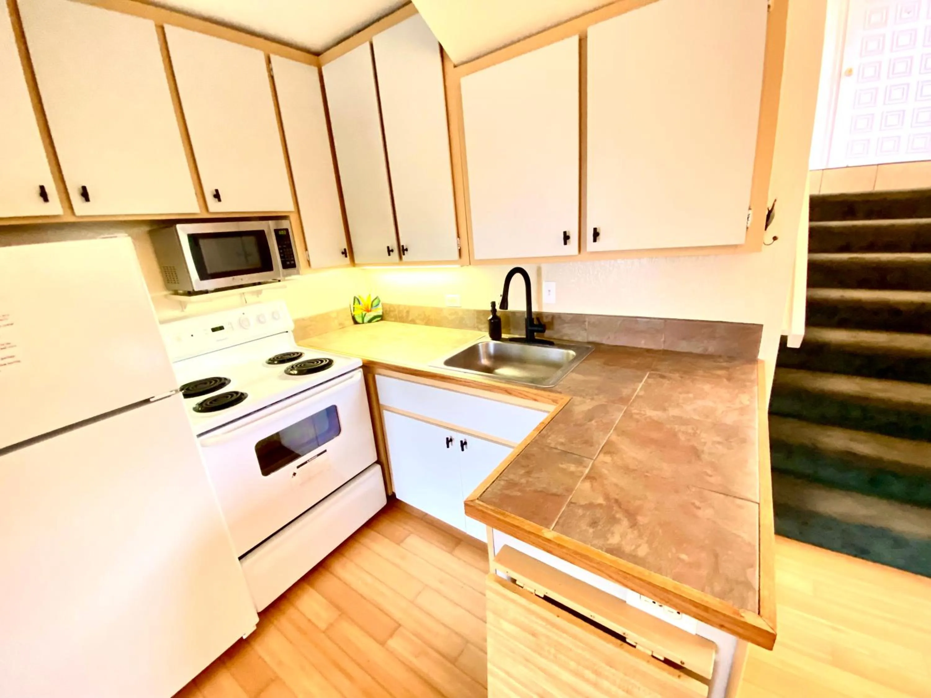Kitchen or kitchenette in Black Sands Beach Condo with Full Kitchen