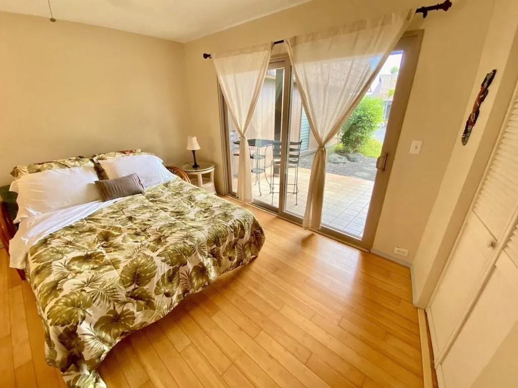 Bed in Black Sands Beach Condo with Full Kitchen