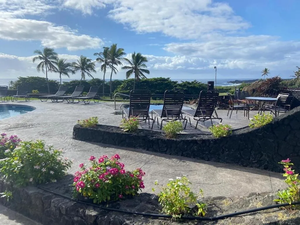 Hot Tub in Black Sands Beach Condo with Full Kitchen