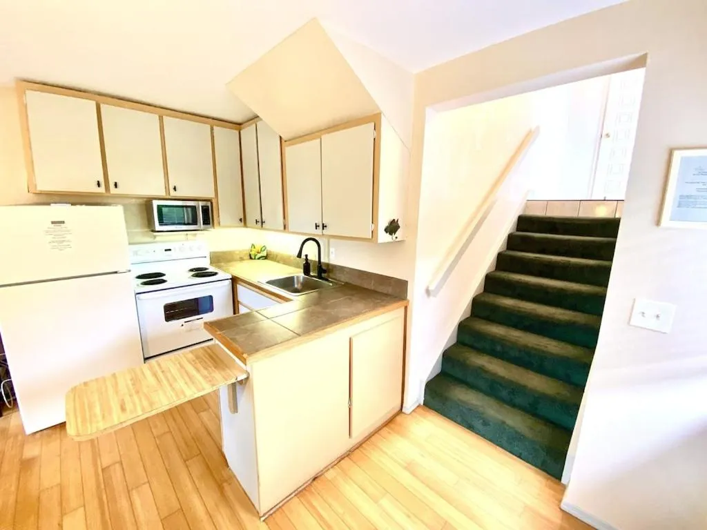 Kitchen or kitchenette in Black Sands Beach Condo with Full Kitchen