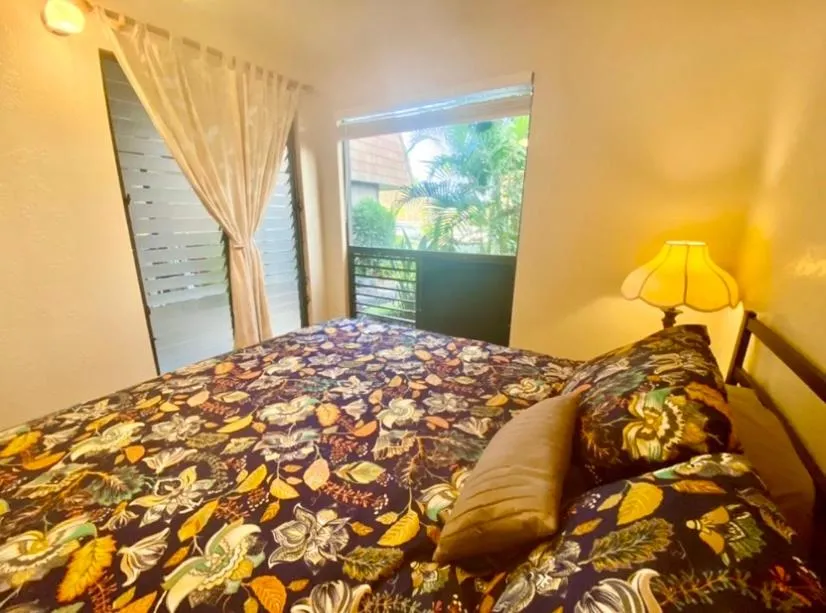 Bed in Black Sands Beach Condo with Full Kitchen