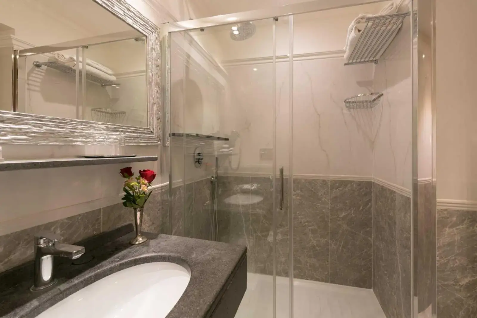 Junior Suite - Dependence, Via Leonina 11 in Duca d'Alba Hotel - Chateaux & Hotels Collection Junior Suite - Dependence, Via Leonina 11 in Duca d'Alba Hotel - Chateaux & Hotels Collection