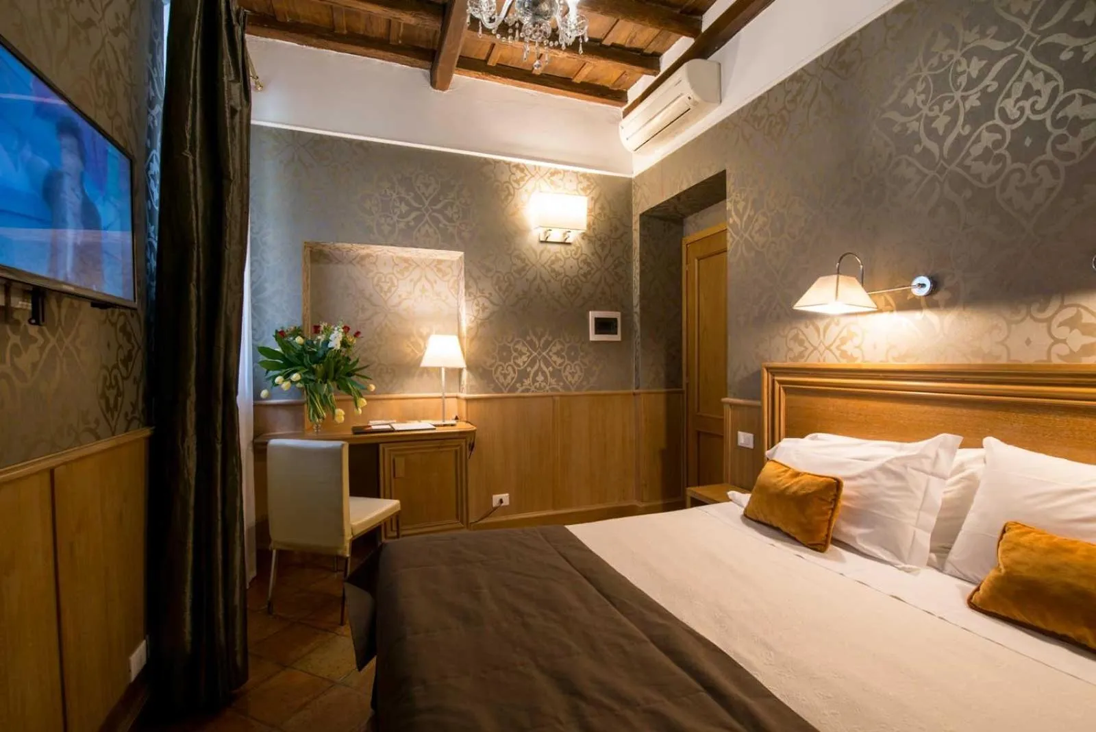 Bed in Duca d'Alba Hotel - Chateaux & Hotels Collection