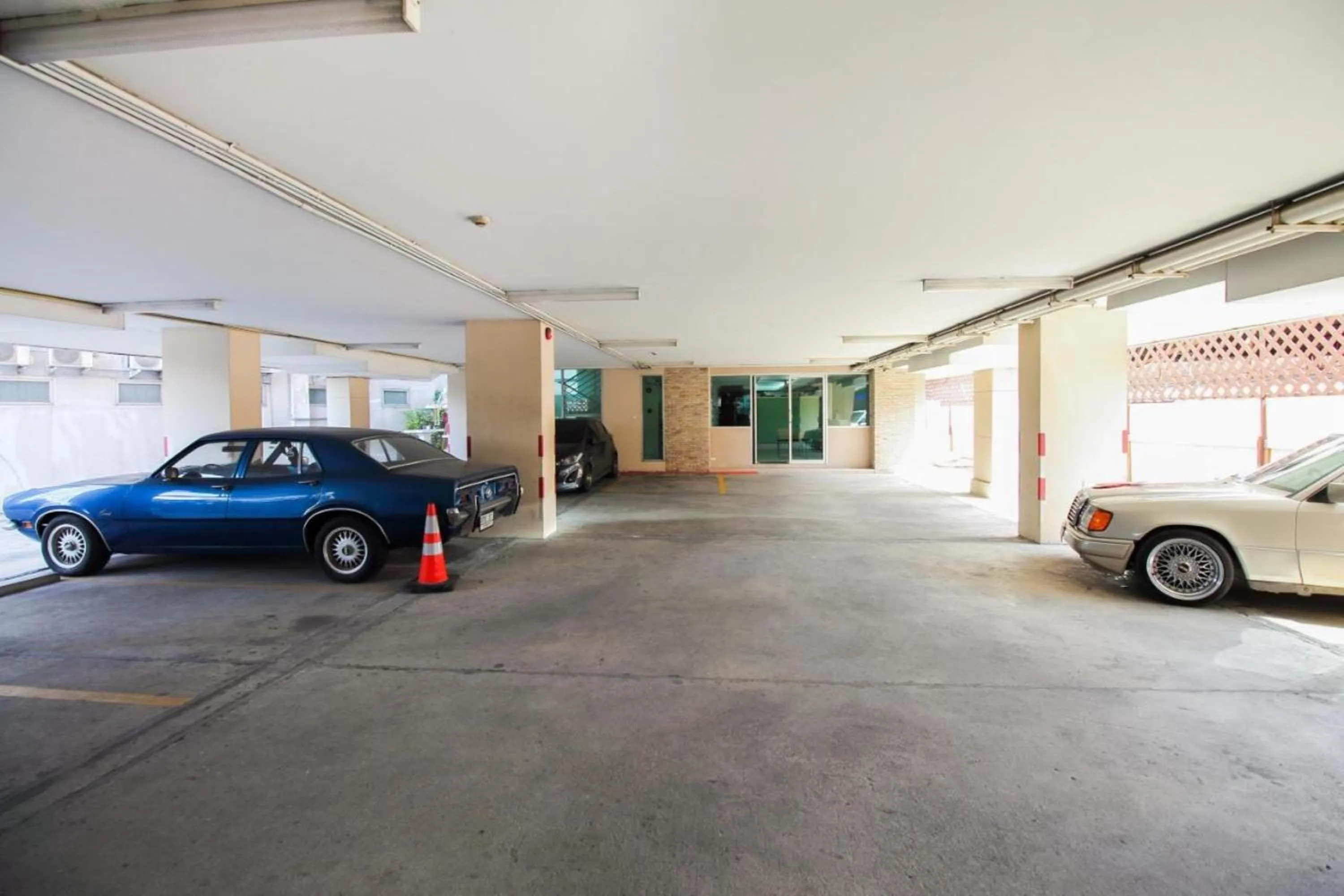 Parking in Mee sook Hotel and Residence