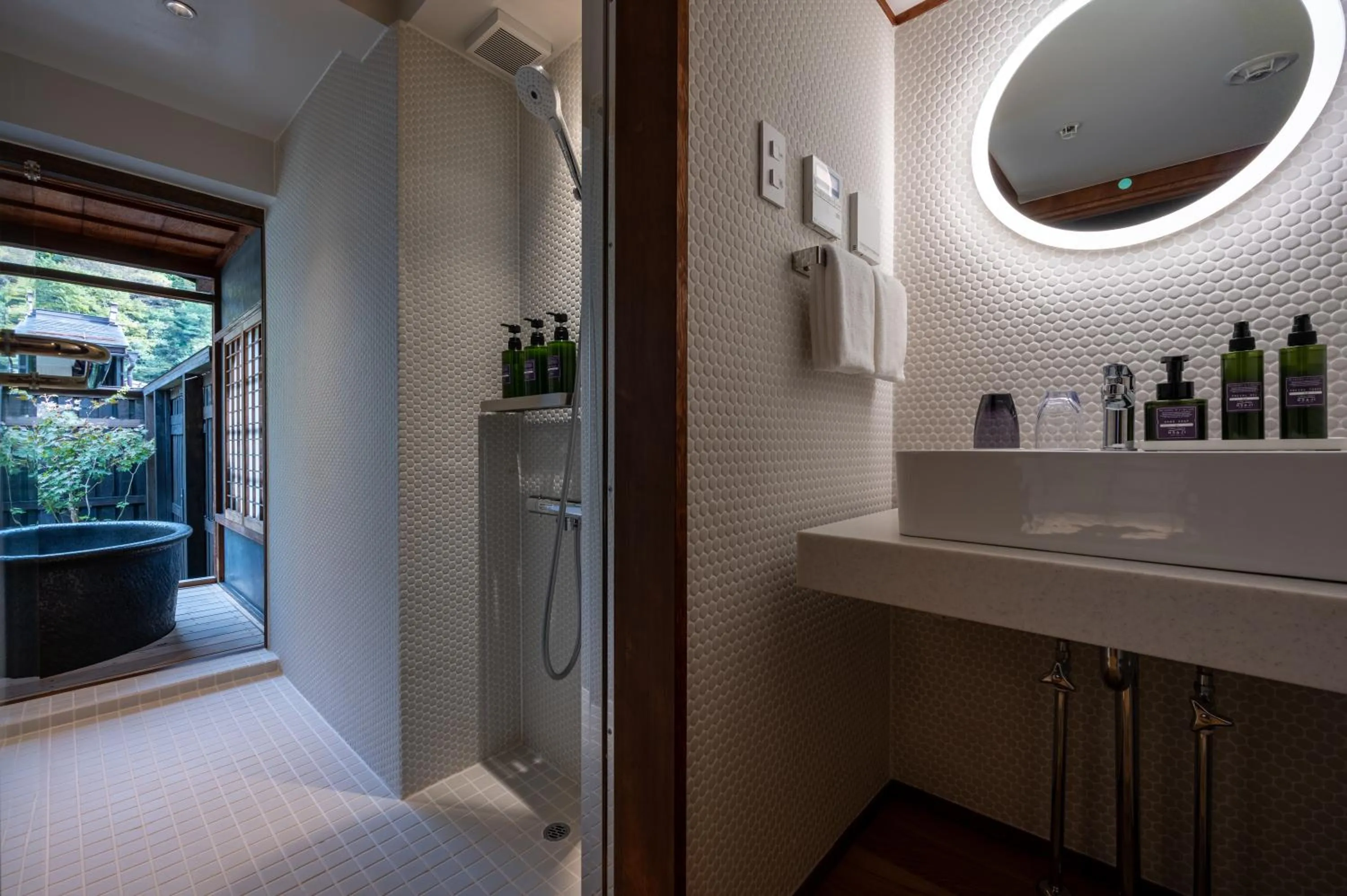 Bathroom in BYAKU Narai