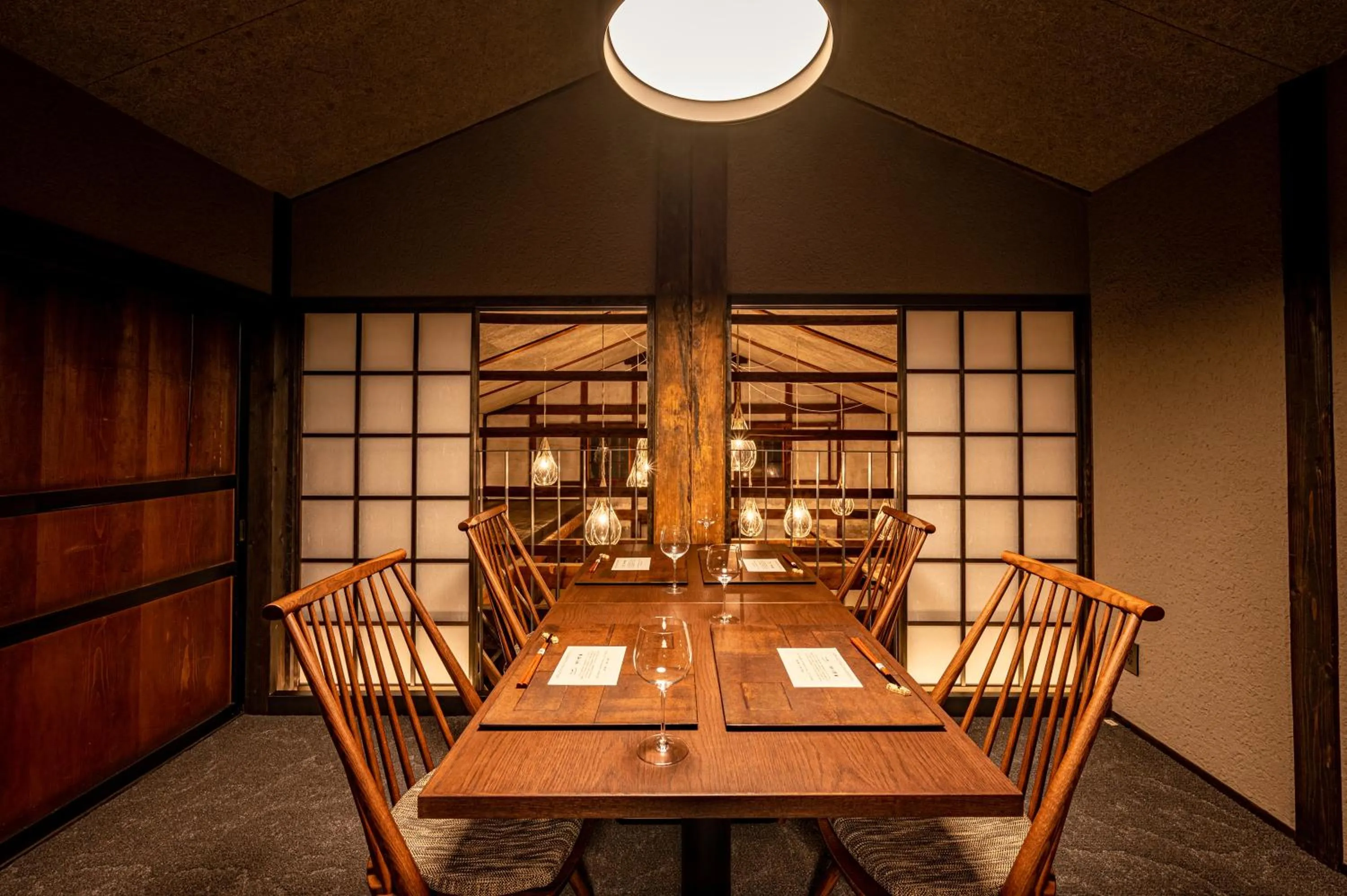 Restaurant/places to eat in BYAKU Narai